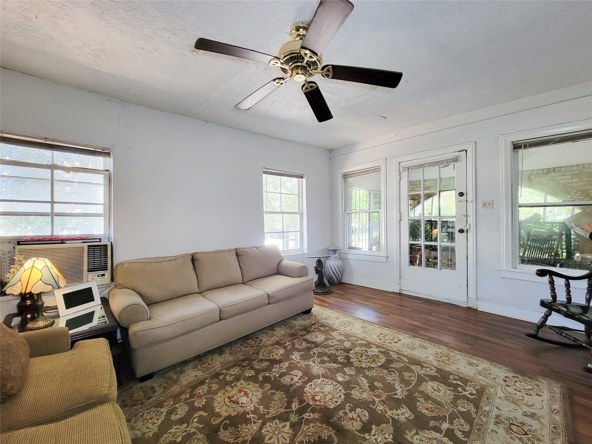 1574 Godwin Street, Houston, TX 77023 1574 Godwin Street, Houston, TX 77023