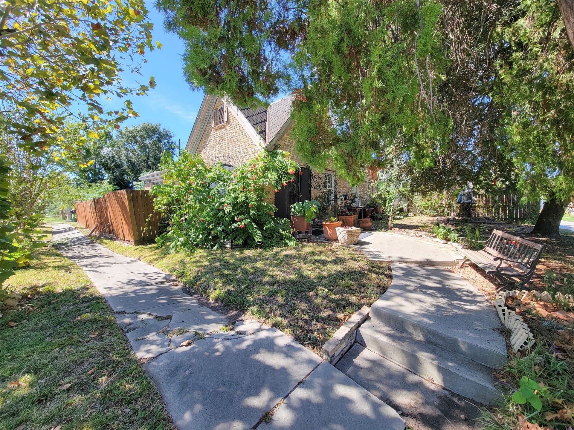 1574 Godwin Street, Houston, TX 77023 1574 Godwin Street, Houston, TX 77023