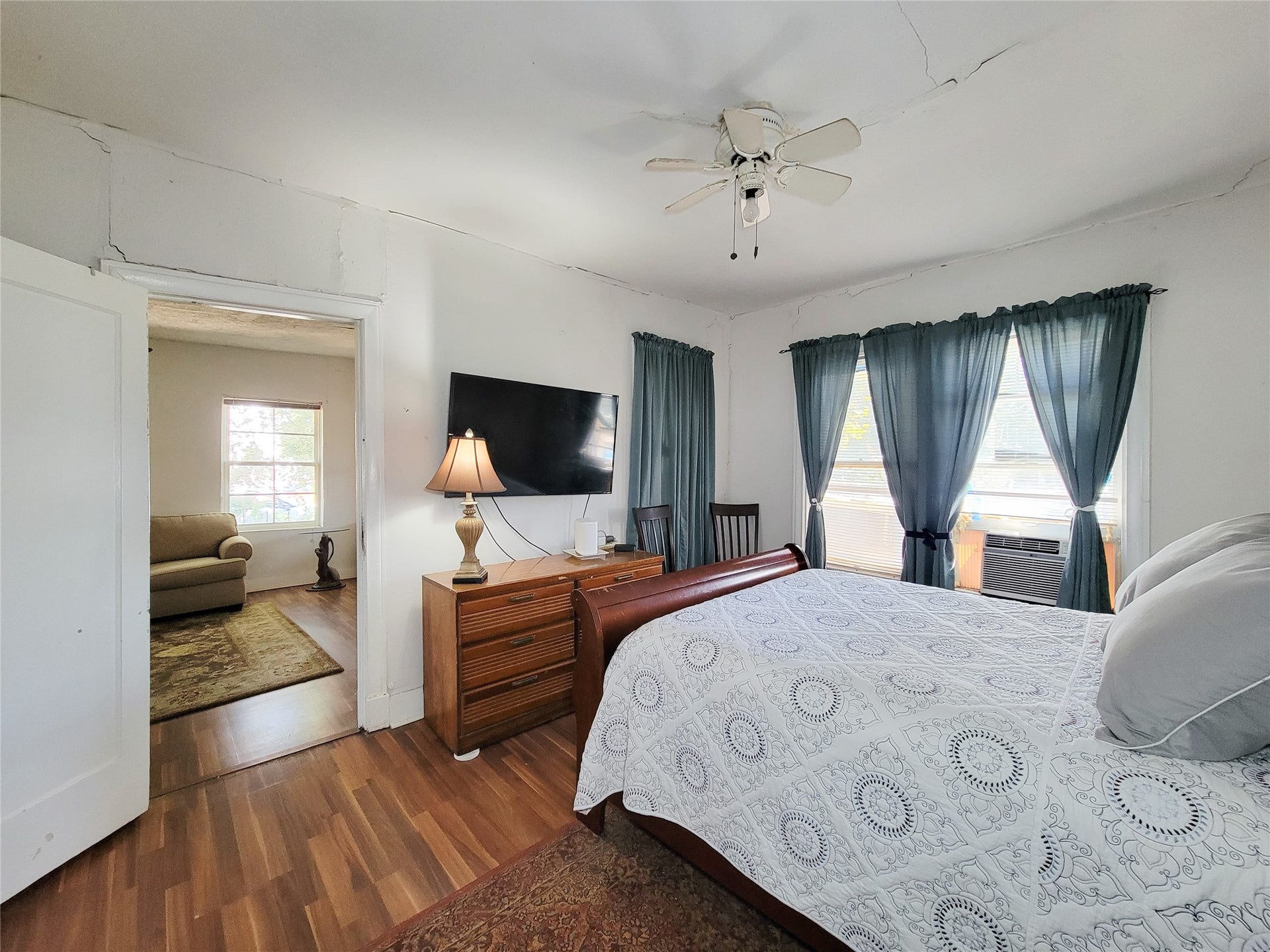 1574 Godwin Street, Houston, TX 77023 1574 Godwin Street, Houston, TX 77023