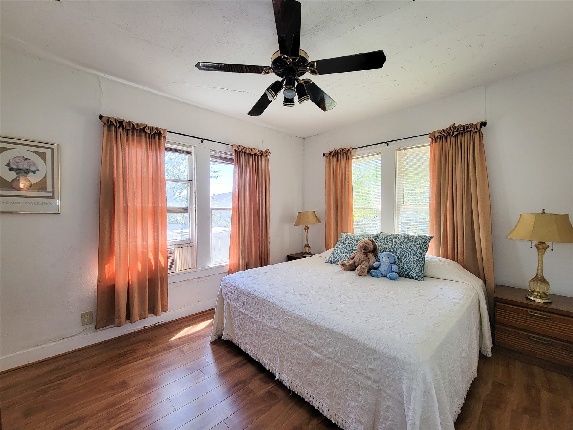 1574 Godwin Street, Houston, TX 77023 1574 Godwin Street, Houston, TX 77023
