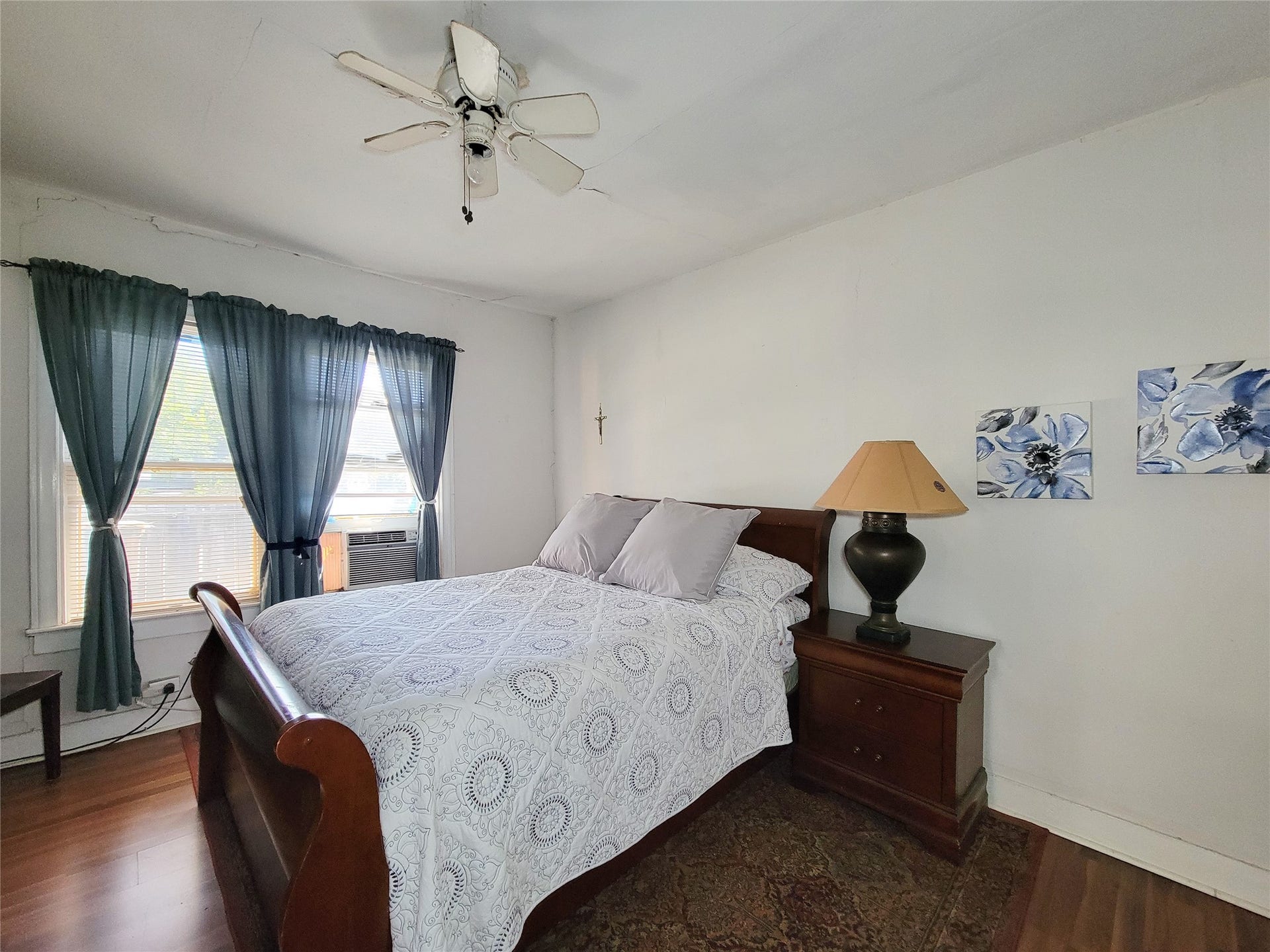 1574 Godwin Street, Houston, TX 77023 1574 Godwin Street, Houston, TX 77023