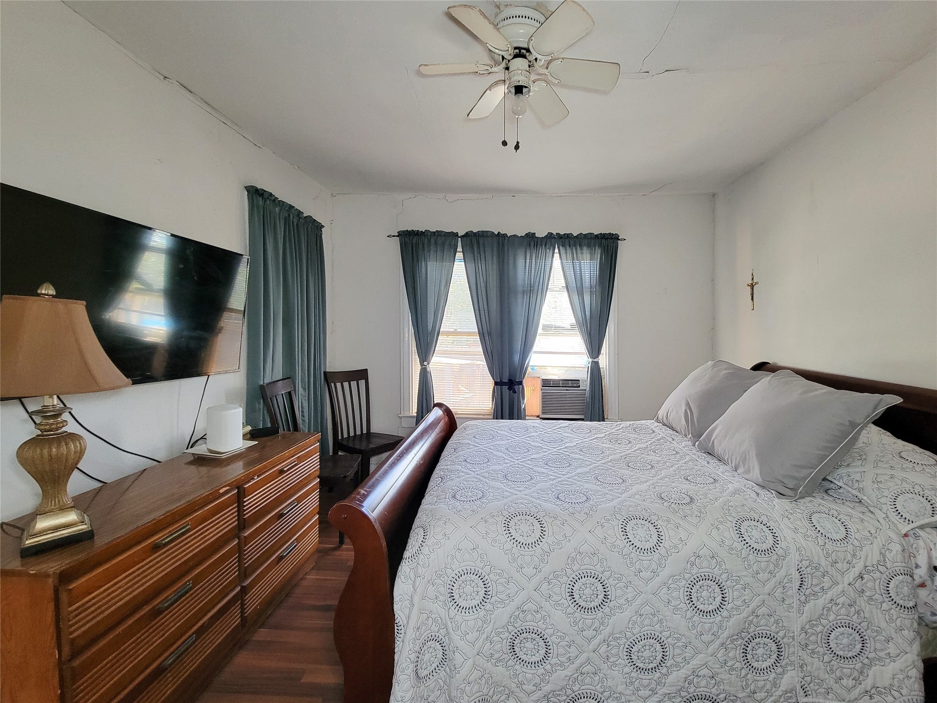 1574 Godwin Street, Houston, TX 77023 1574 Godwin Street, Houston, TX 77023