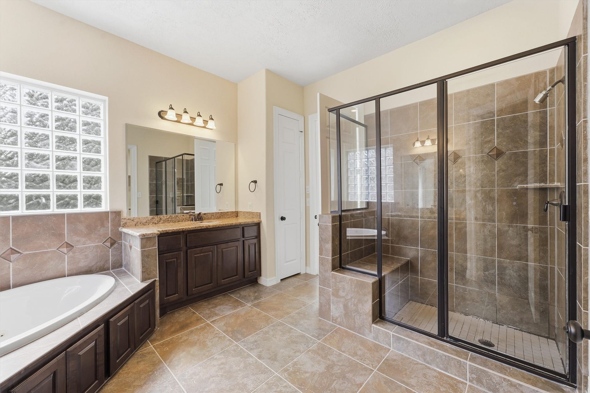 13920 N Lake Branch Lane, Houston, TX 77044 Primary ensuite bath with double vanities, a large soaking tub and seperate walk-in shower