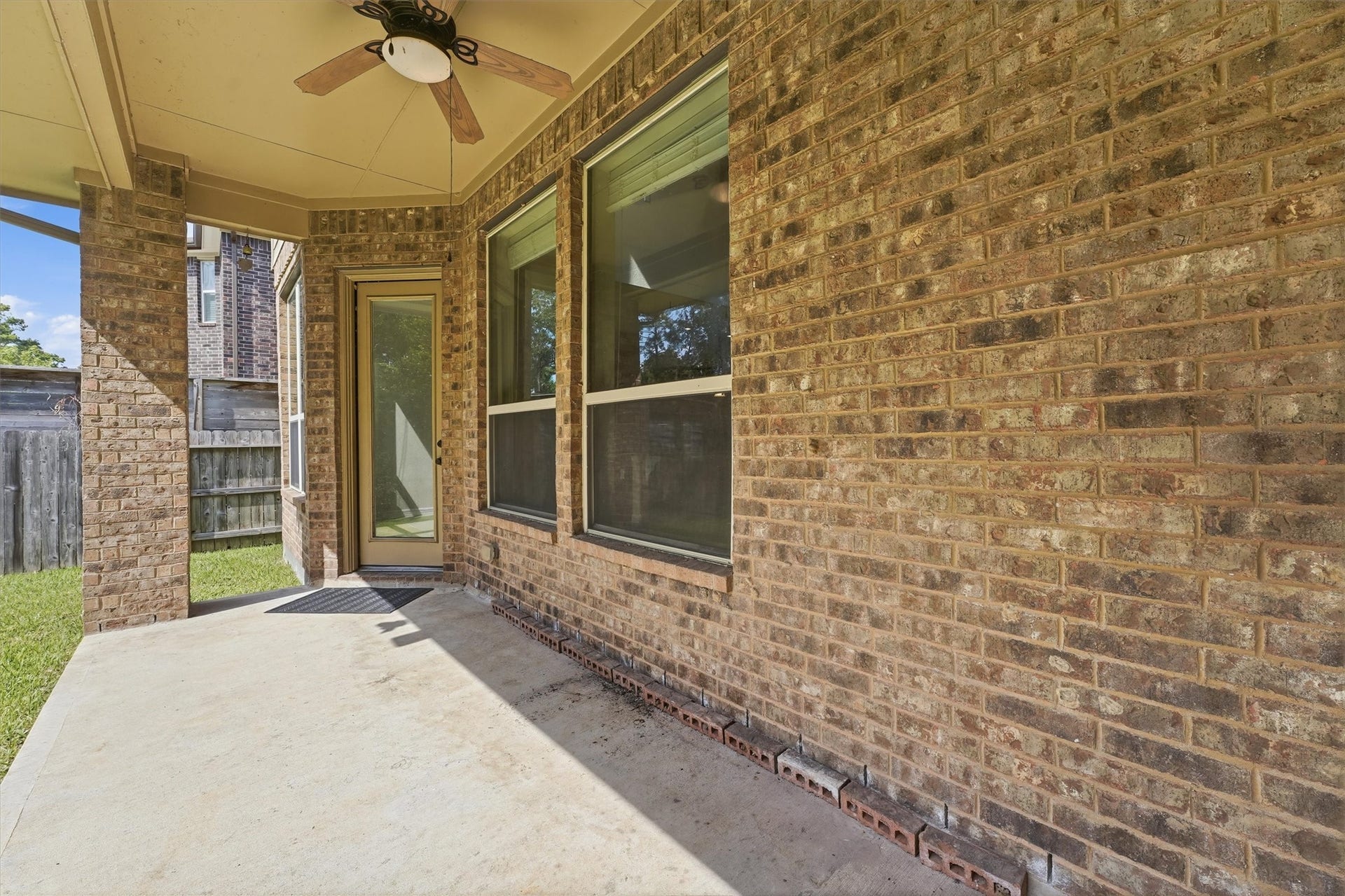 13920 N Lake Branch Lane, Houston, TX 77044 Covered back patio with beautiful views of the greenbelt