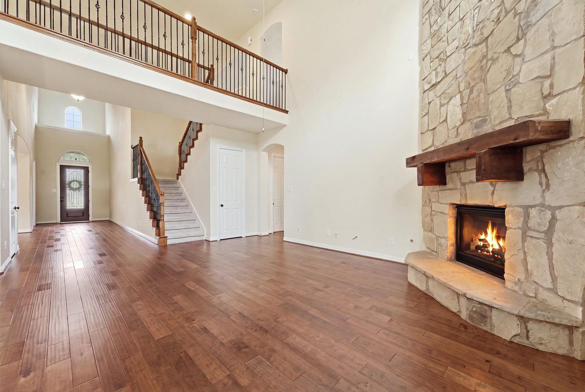 13920 N Lake Branch Lane, Houston, TX 77044 Another view of the living room