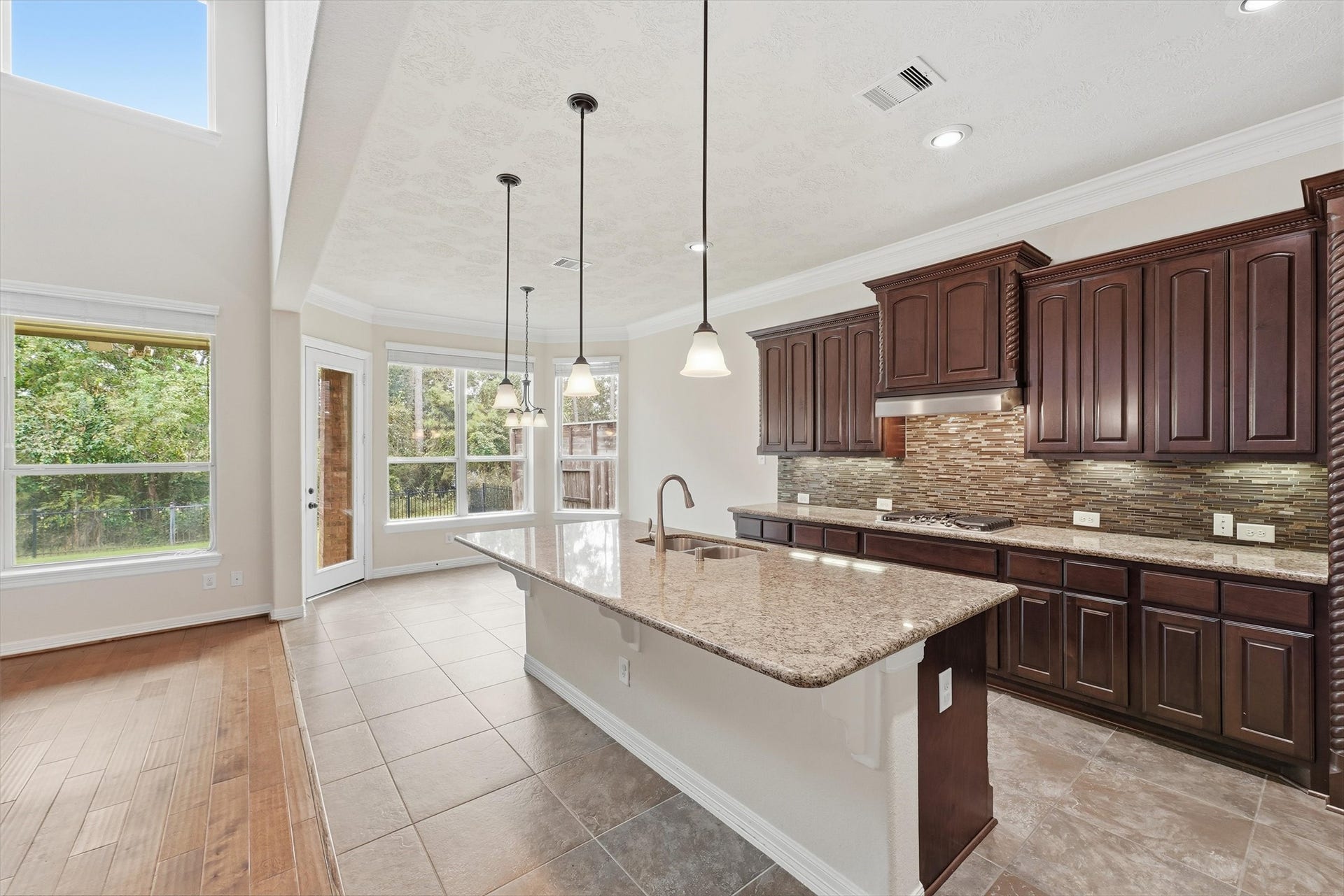 13920 N Lake Branch Lane, Houston, TX 77044 Beautifully appointed kitchen with upgraded cabinetry, and 5 burner gas cooktop.