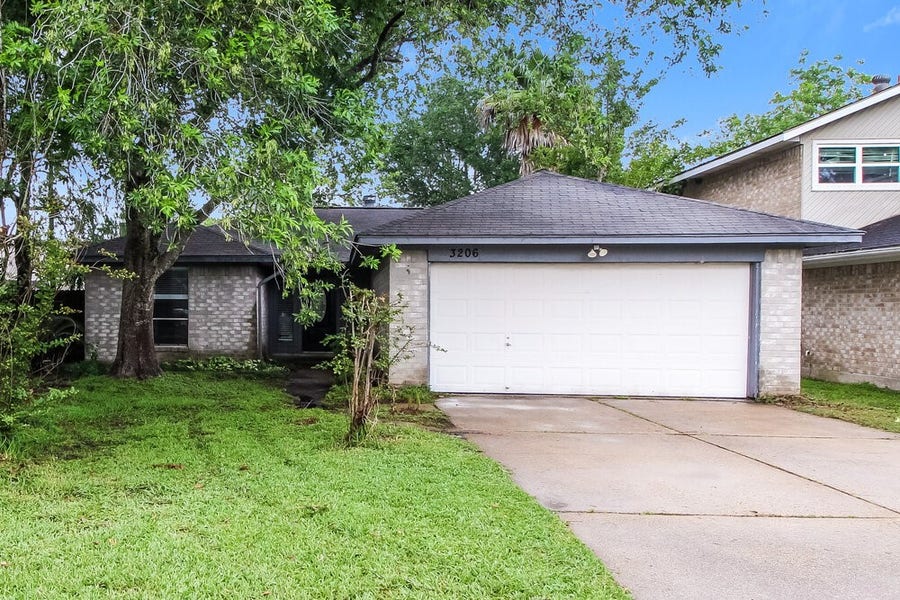 Property photo for 3206 Teakwood Circle, Dickinson, TX