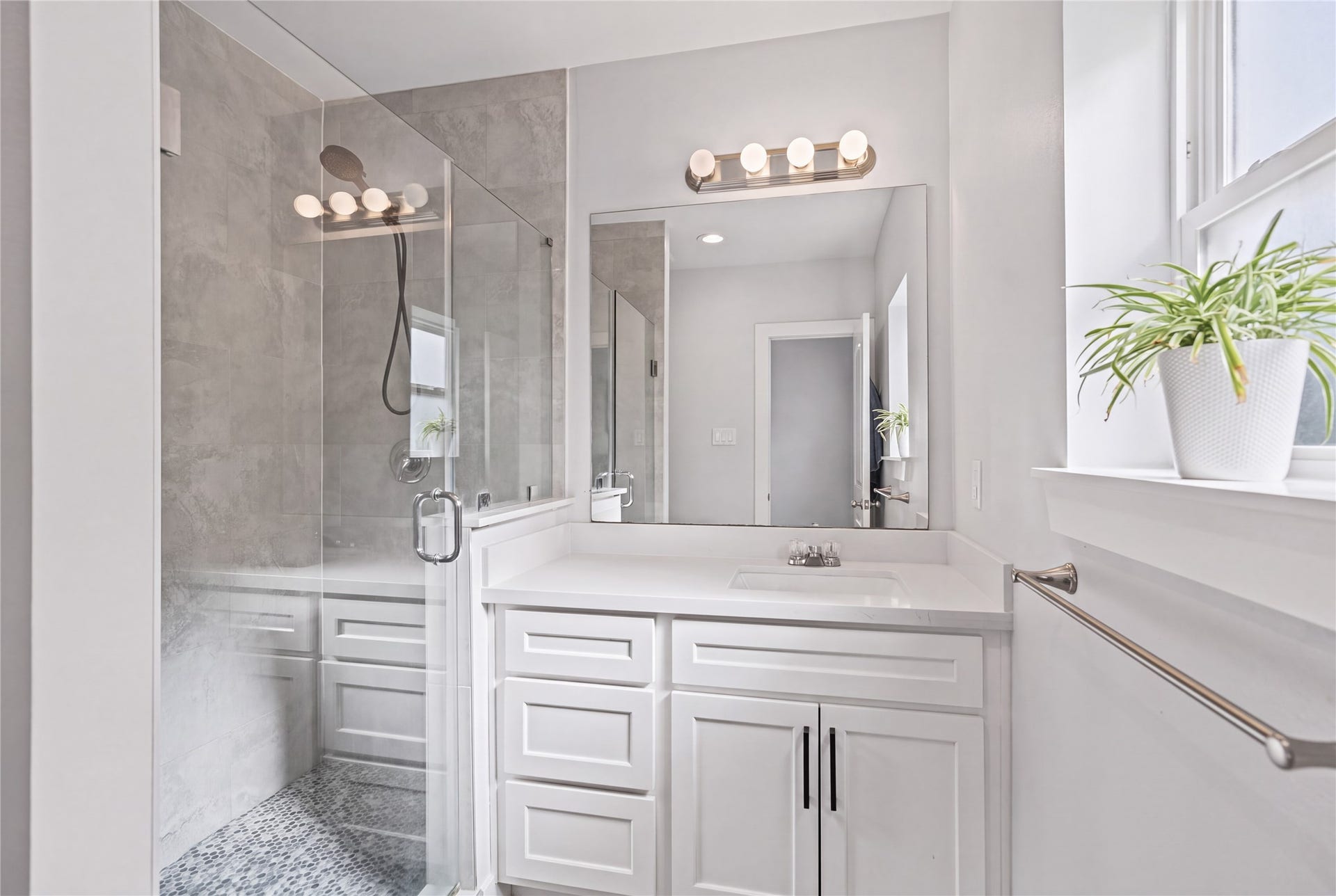 3434 Rosedale Street, Houston, TX 77004 3434 Rosedale Street, Houston, TX 77004