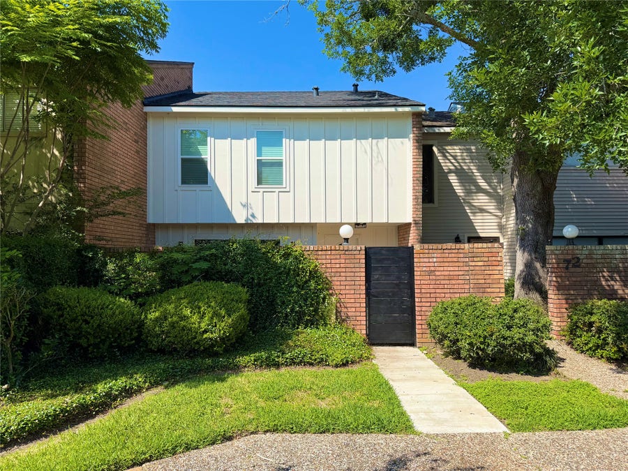 Property photo for 71 Cayenne Common, Lake Jackson, TX