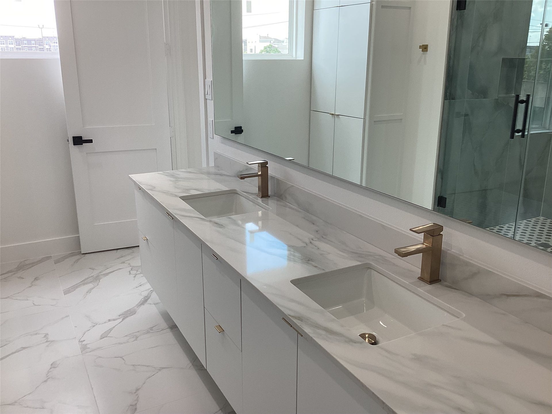 3116 Clay Street, Houston, TX 77003 Primary Bath