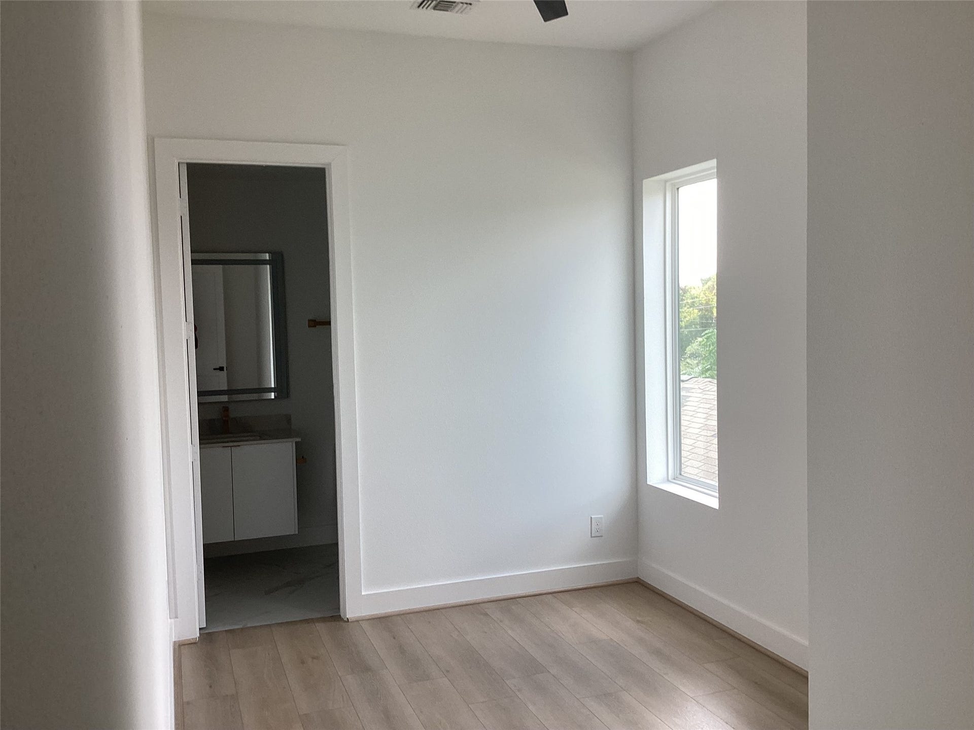 3116 Clay Street, Houston, TX 77003 Secondary Bedroom with Full Bathroom