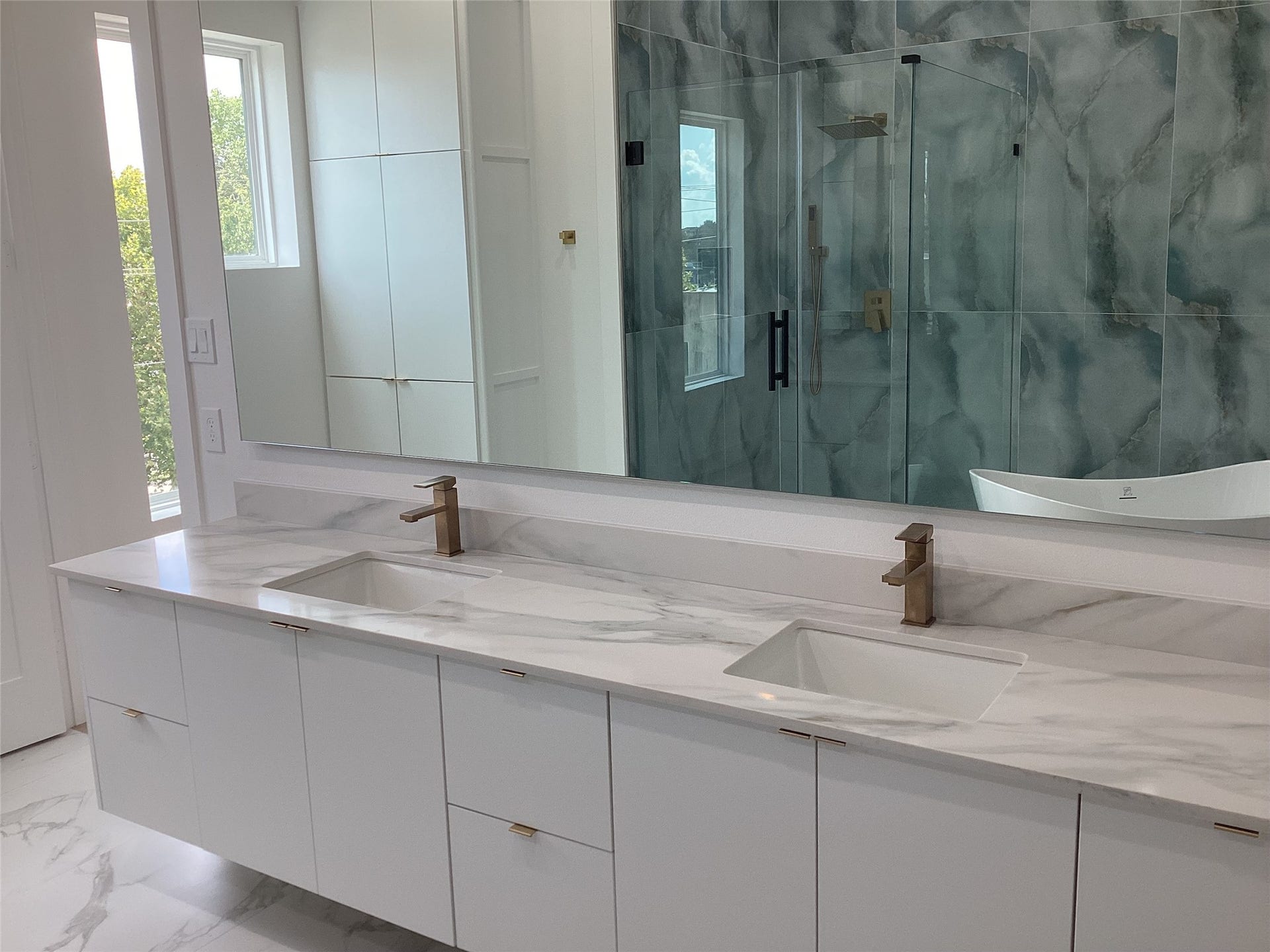 3116 Clay Street, Houston, TX 77003 Primary Bath