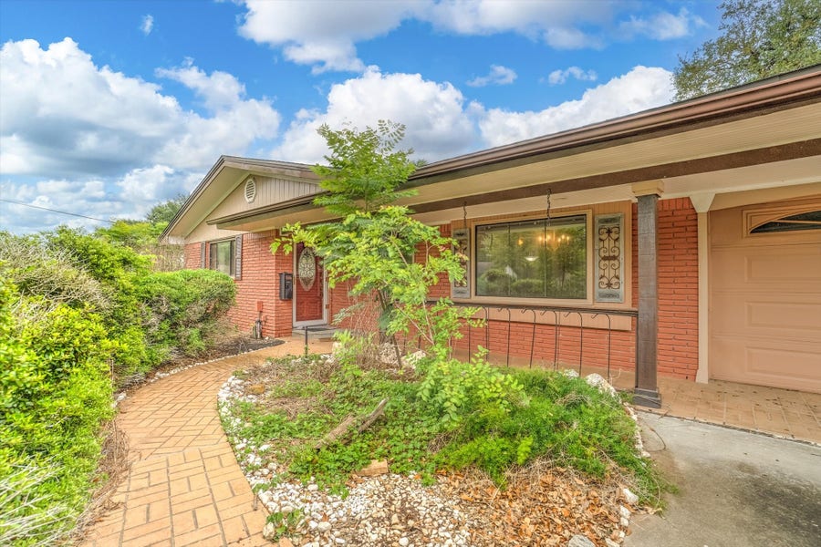 Property photo for 112 Persimmon Lane, Lake Jackson, TX