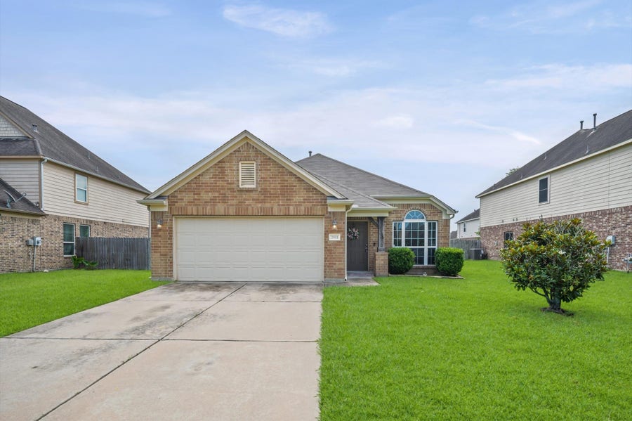 Property photo for 2811 Briar Breeze Drive, Rosenberg, TX