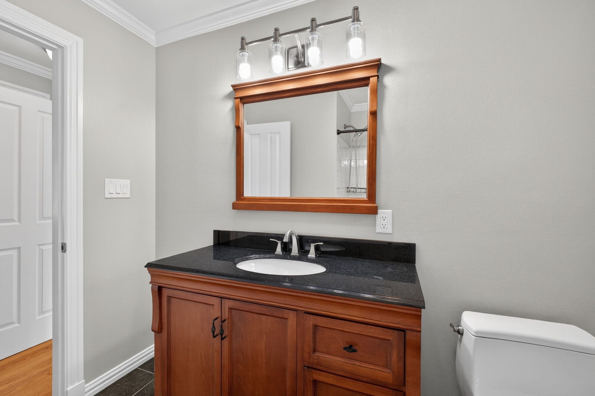 4218 Glebe Rd Road, Houston, TX 77018 Guest Bathroom