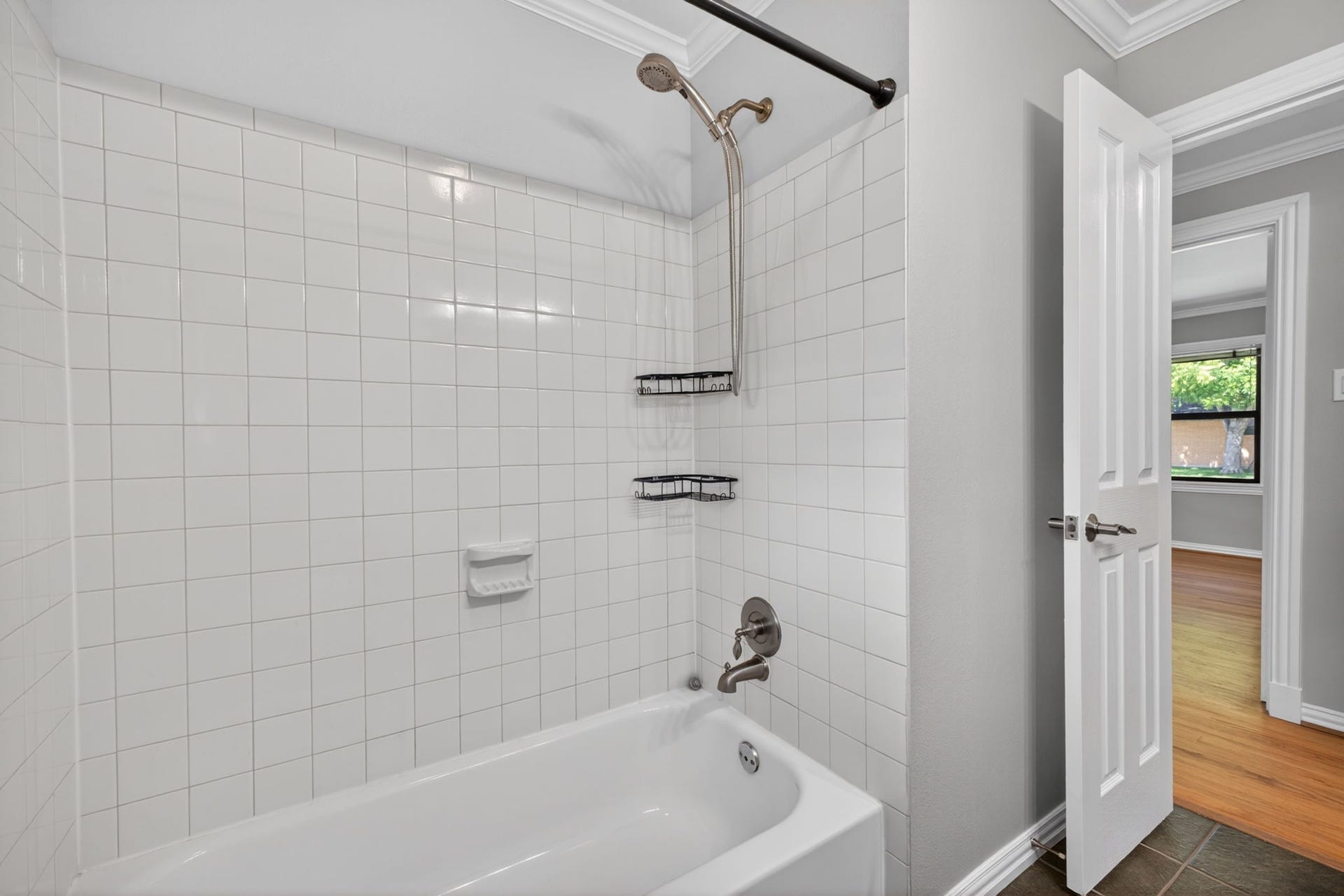 4218 Glebe Rd Road, Houston, TX 77018 Guest Bathroom - with tub and shower