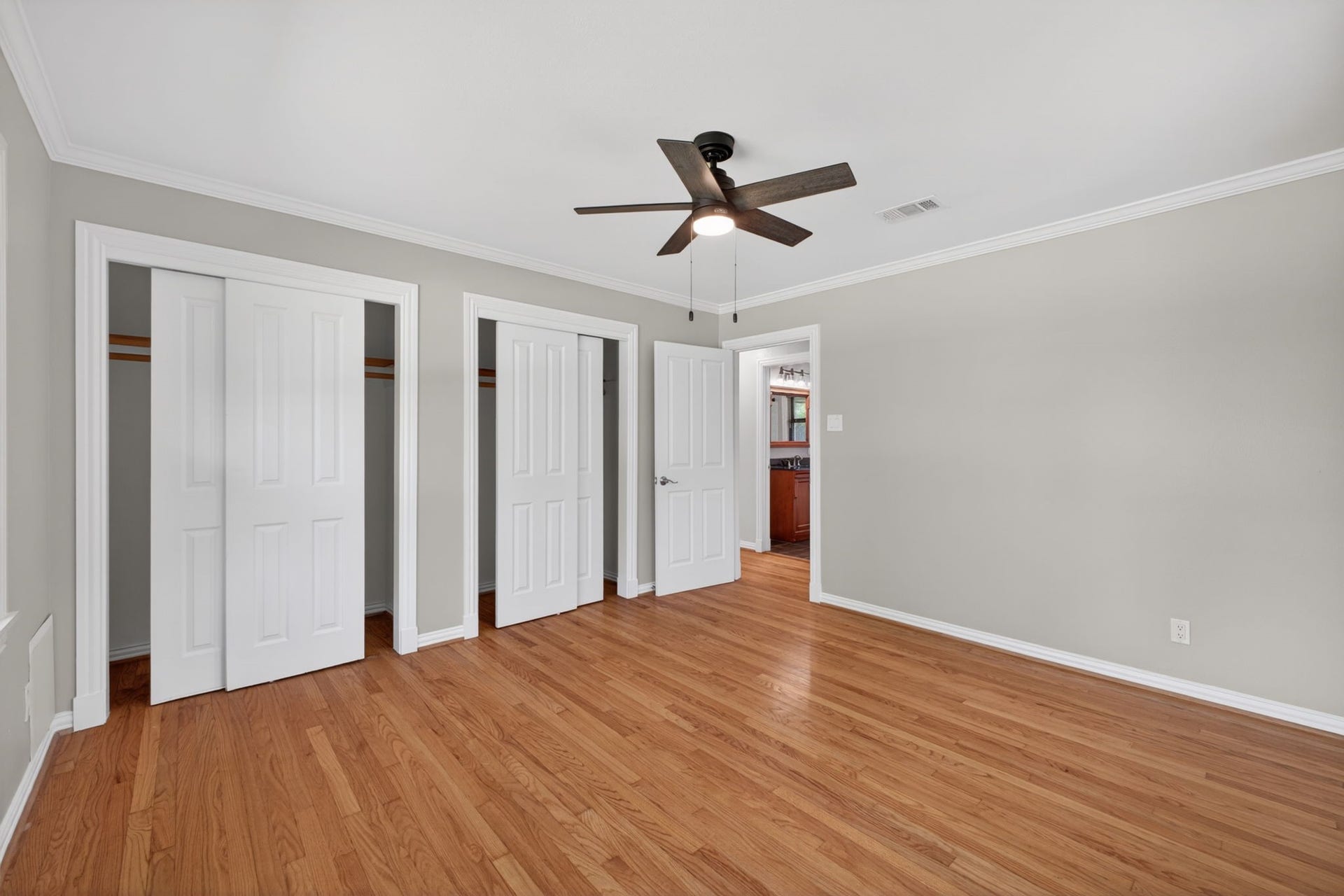 4218 Glebe Rd Road, Houston, TX 77018 Guest Bedroom - with double closets