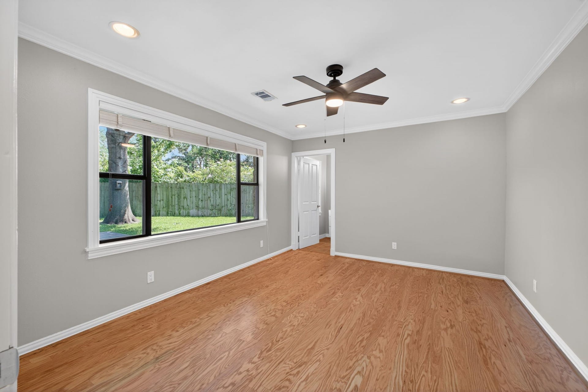 4218 Glebe Rd Road, Houston, TX 77018 Primary Bedroom - view from closet