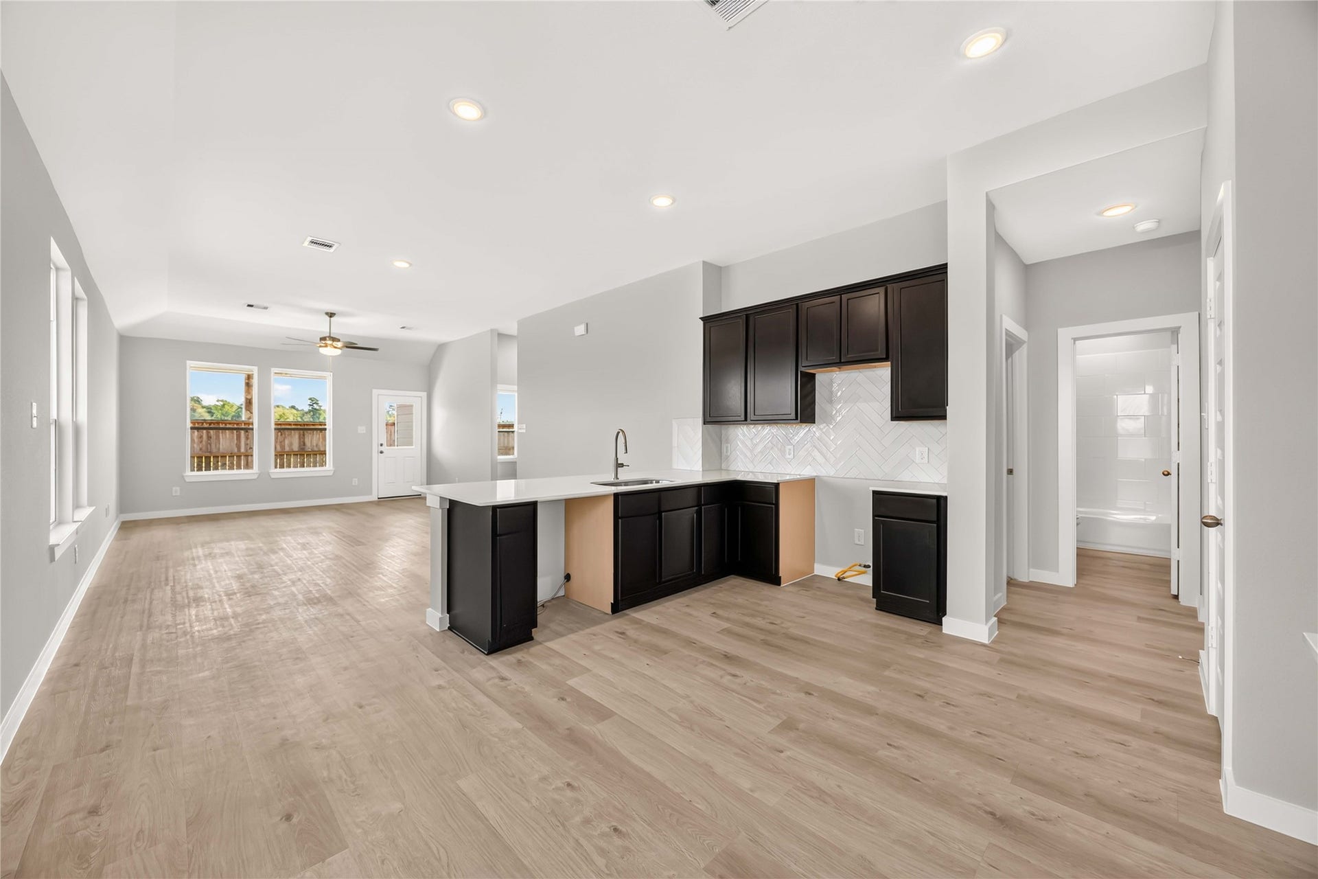 11925 Avian Avenue, Conroe, TX 77303 11925 Avian Avenue, Conroe, TX 77303
