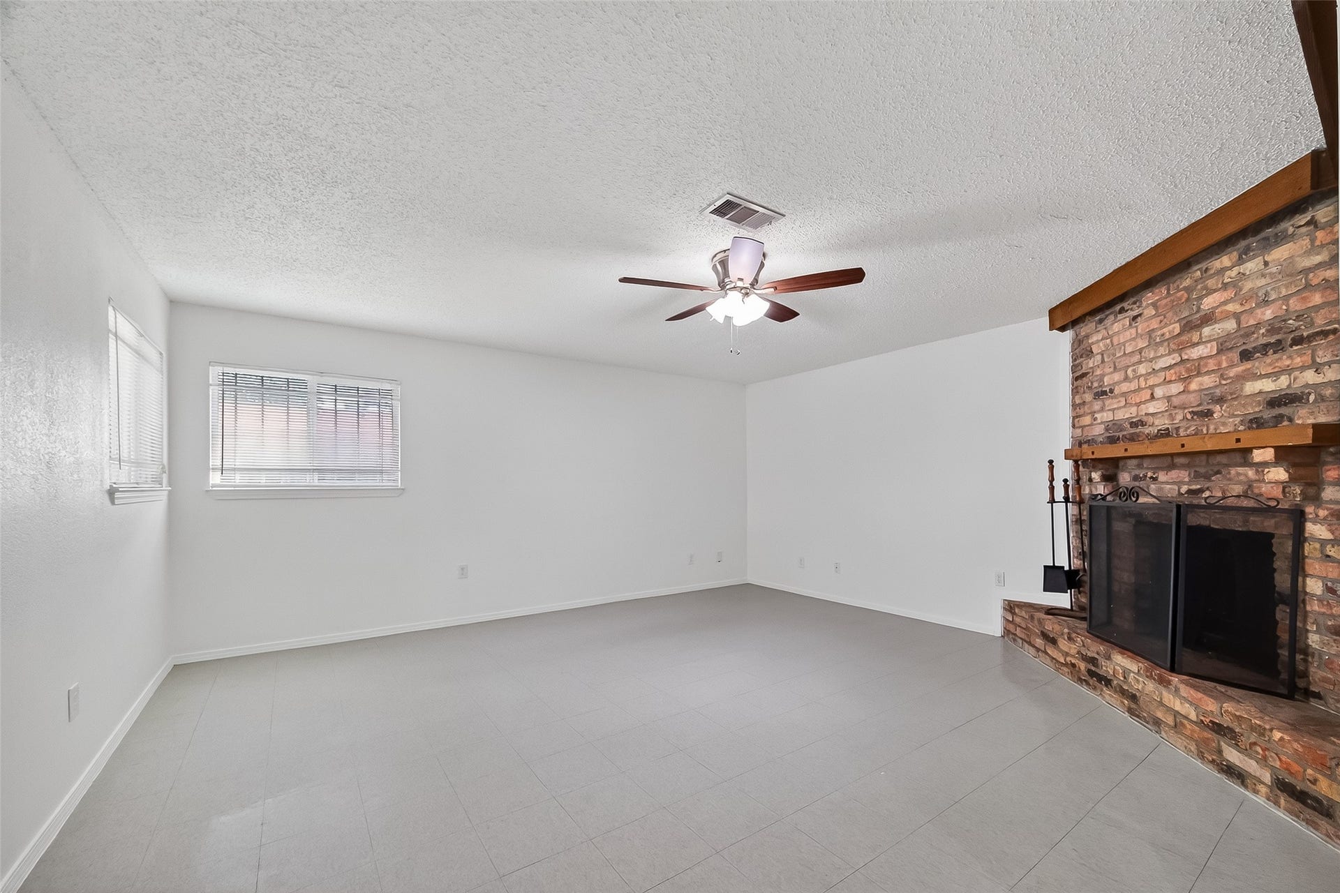15022 Chipman Lane, Houston, TX 77060 Den/Family room