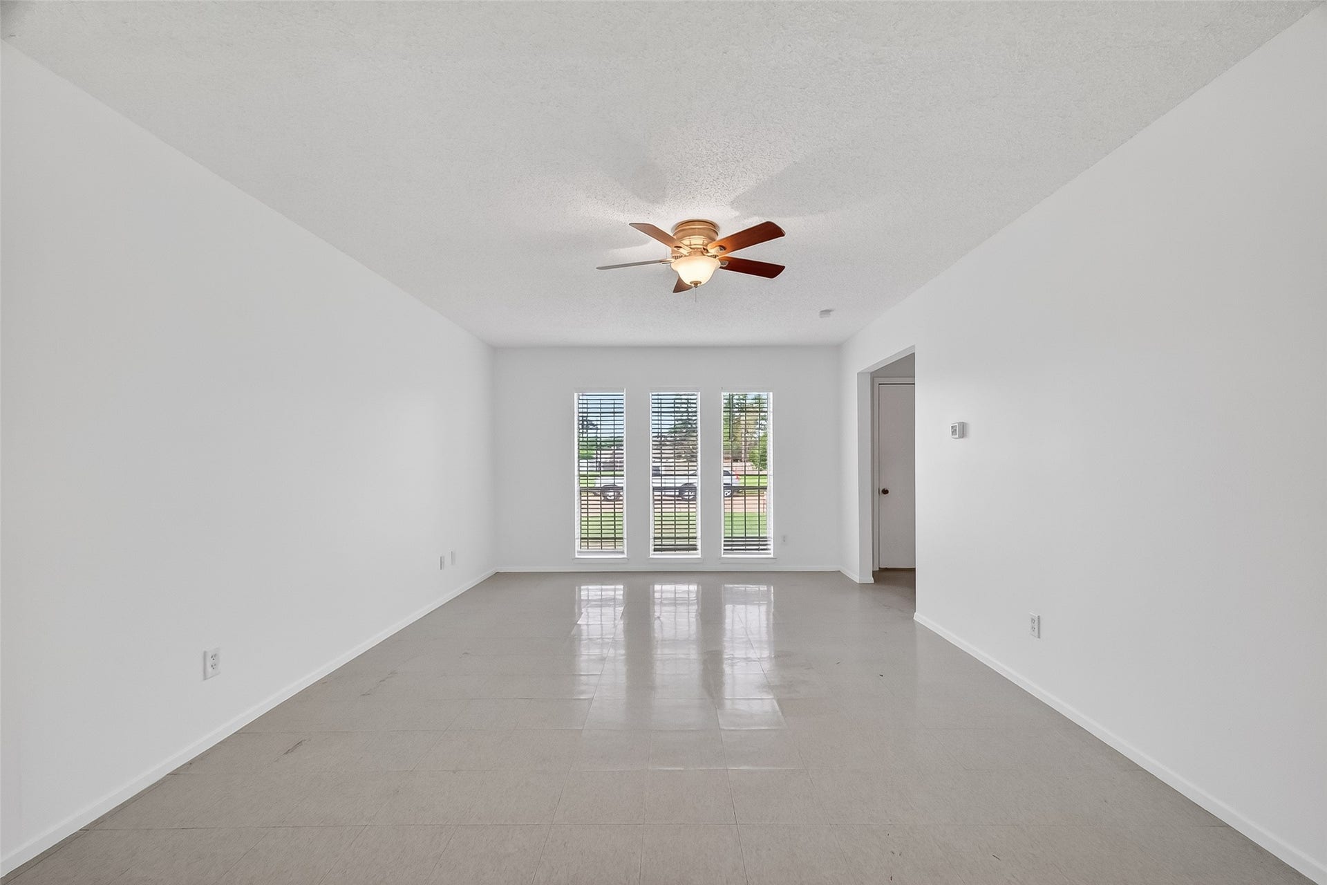 15022 Chipman Lane, Houston, TX 77060 Formal dining/Living room