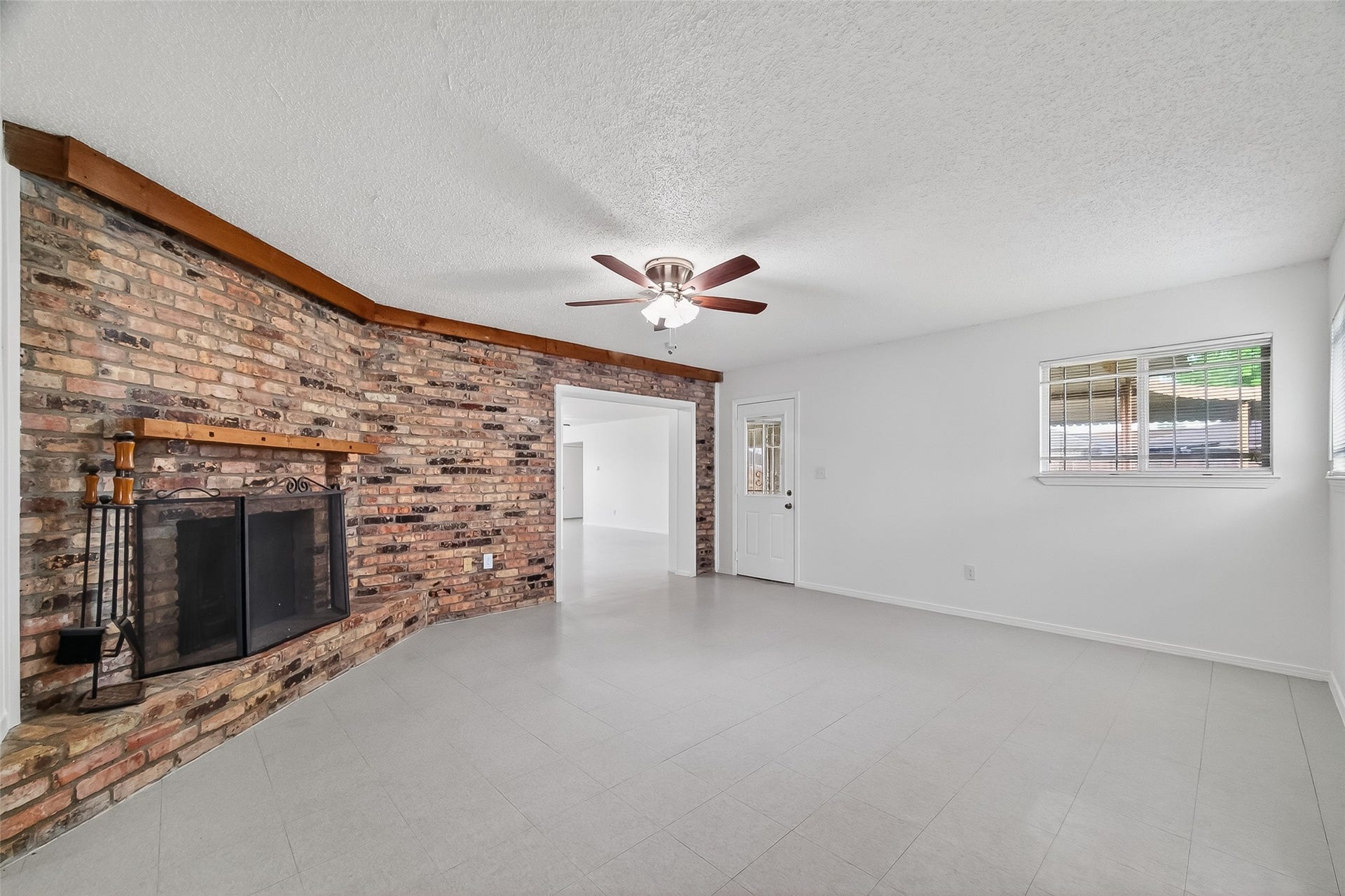 15022 Chipman Lane, Houston, TX 77060 Den with fireplace