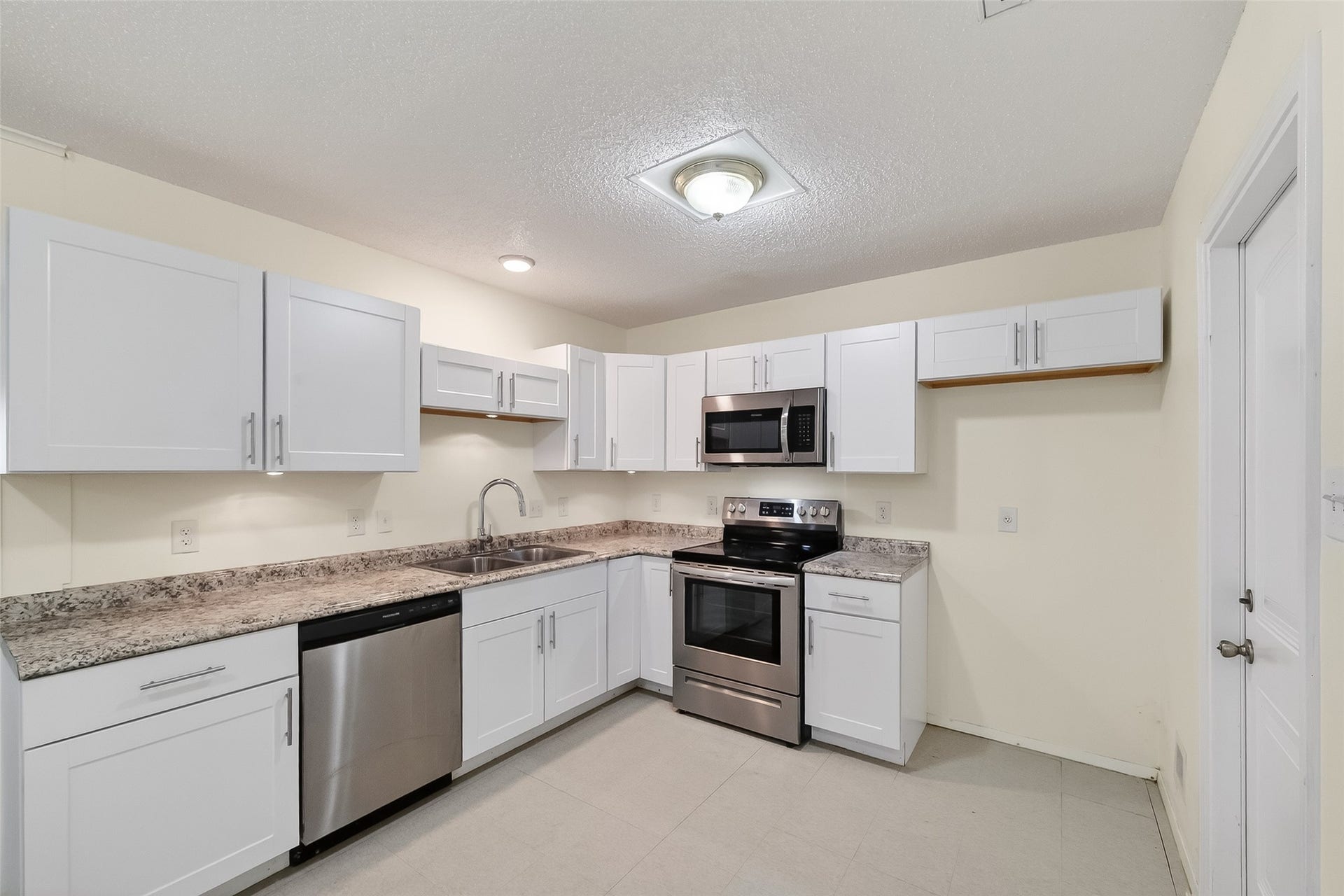15022 Chipman Lane, Houston, TX 77060 Kitchen view