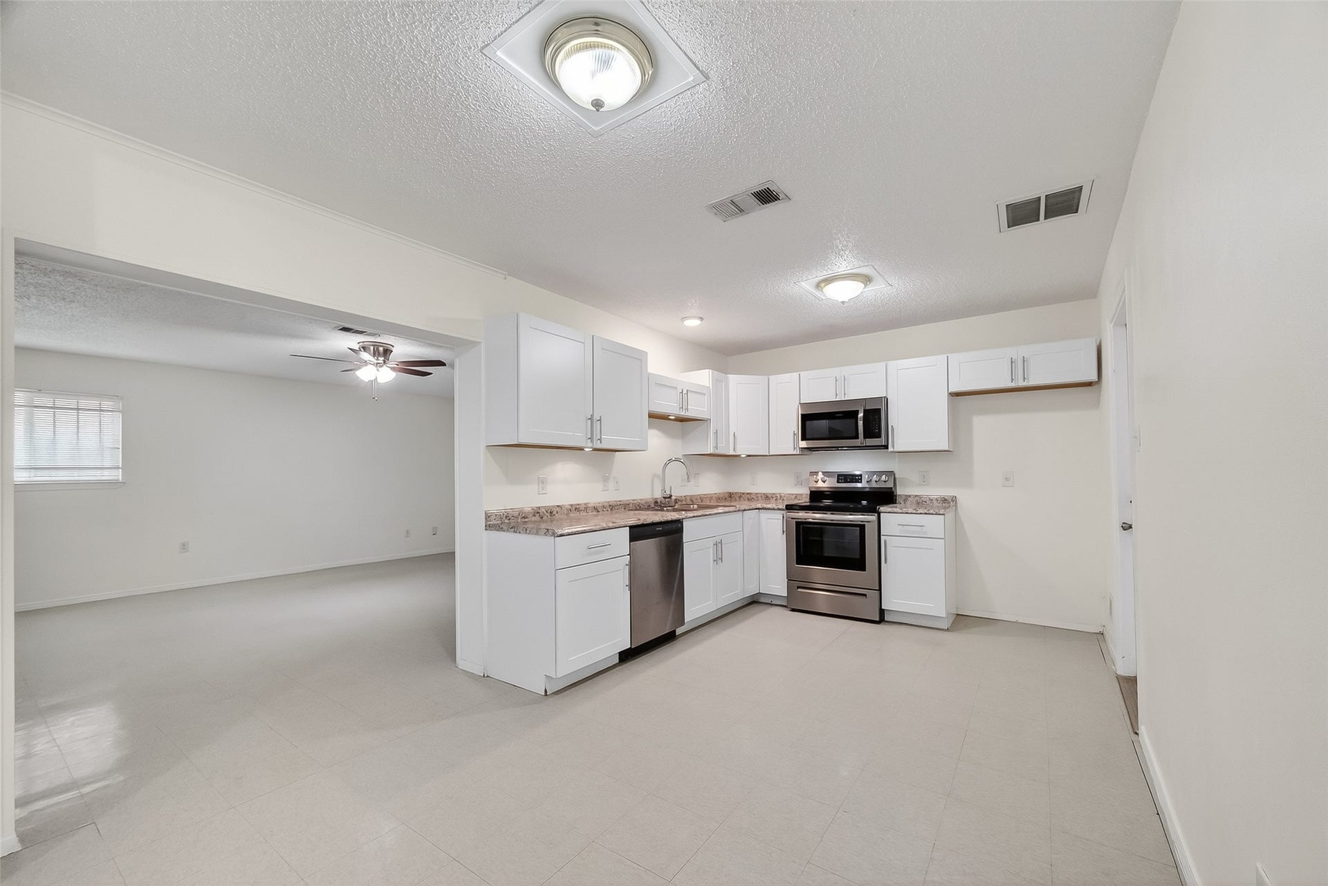 15022 Chipman Lane, Houston, TX 77060 Kitchen view