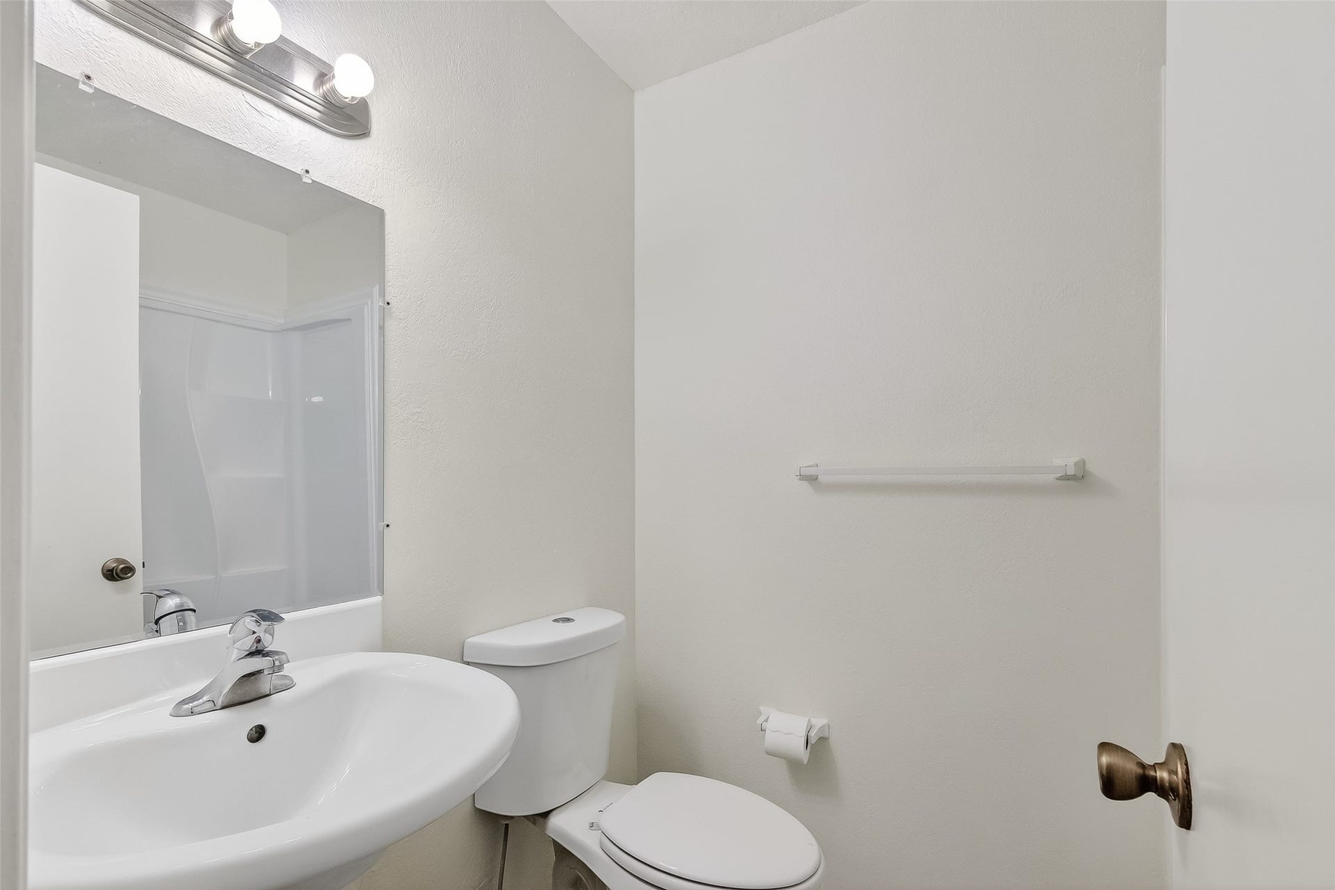 15022 Chipman Lane, Houston, TX 77060 Bath view