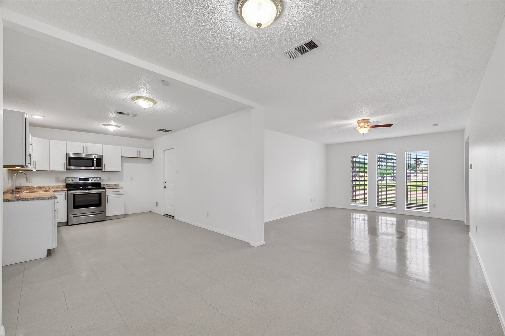 15022 Chipman Lane, Houston, TX 77060 Kitchen/Ding area