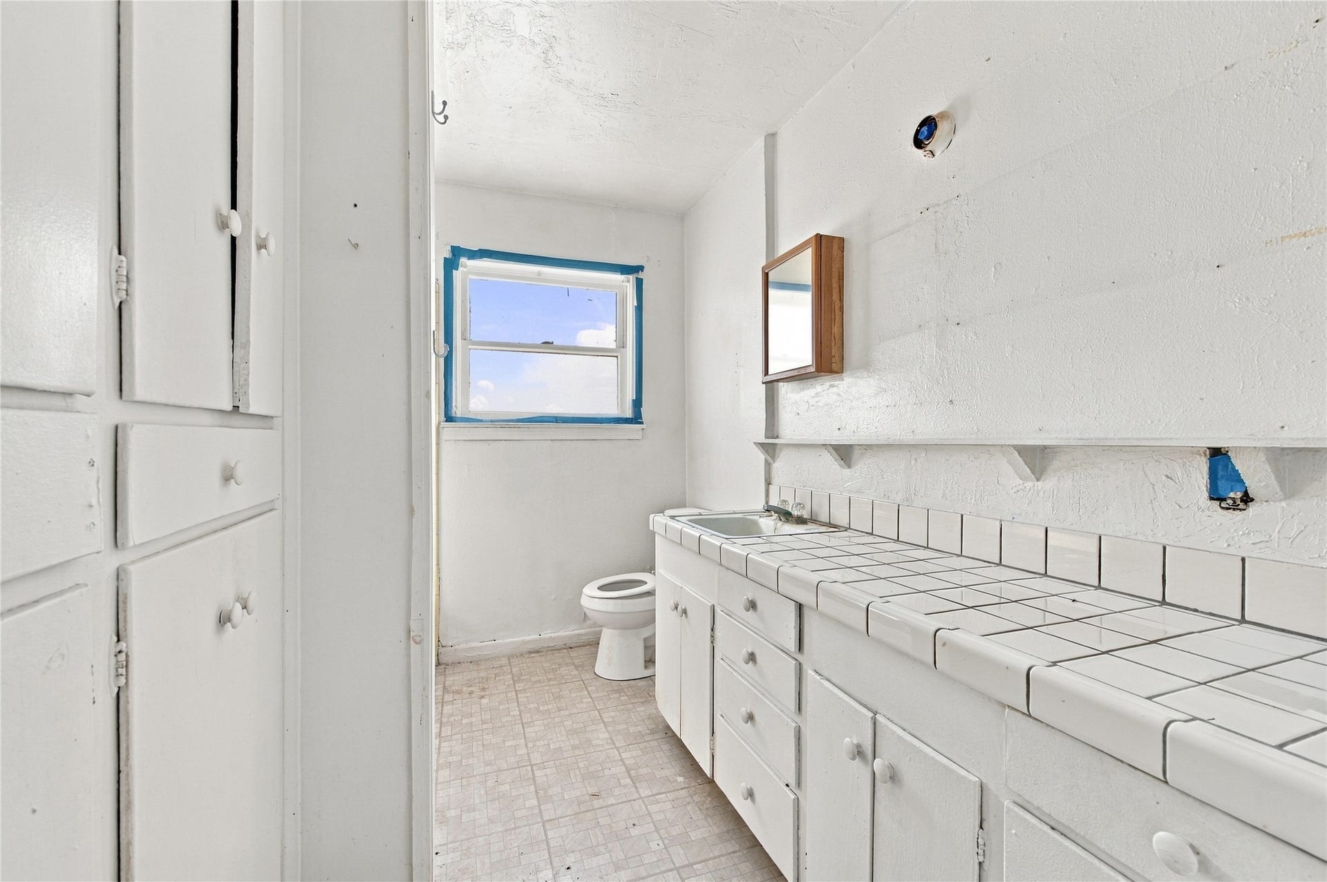 915 Main Street, La Marque, TX 77568 915 Main Street, La Marque, TX 77568