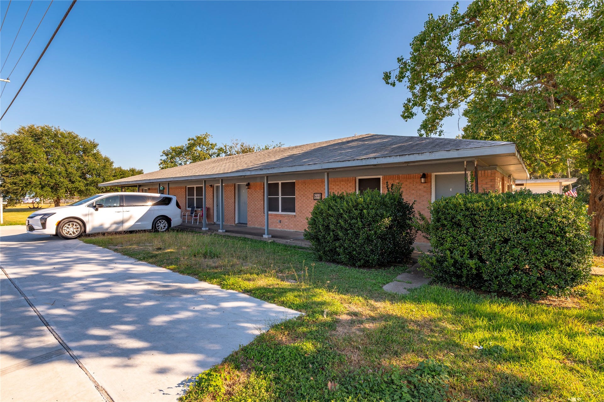 915 Main Street, La Marque, TX 77568 915 Main Street, La Marque, TX 77568