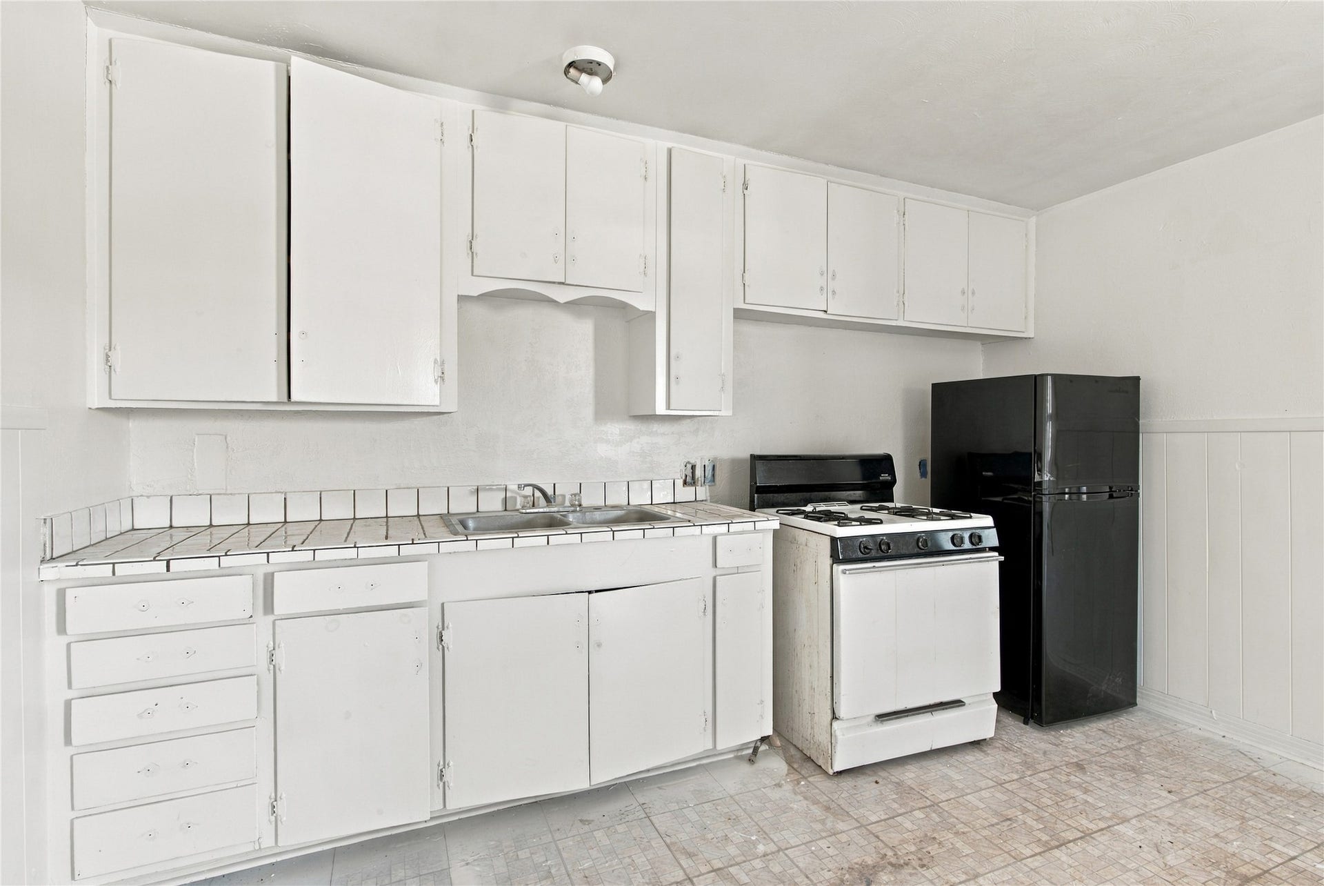915 Main Street, La Marque, TX 77568 915 Main Street, La Marque, TX 77568