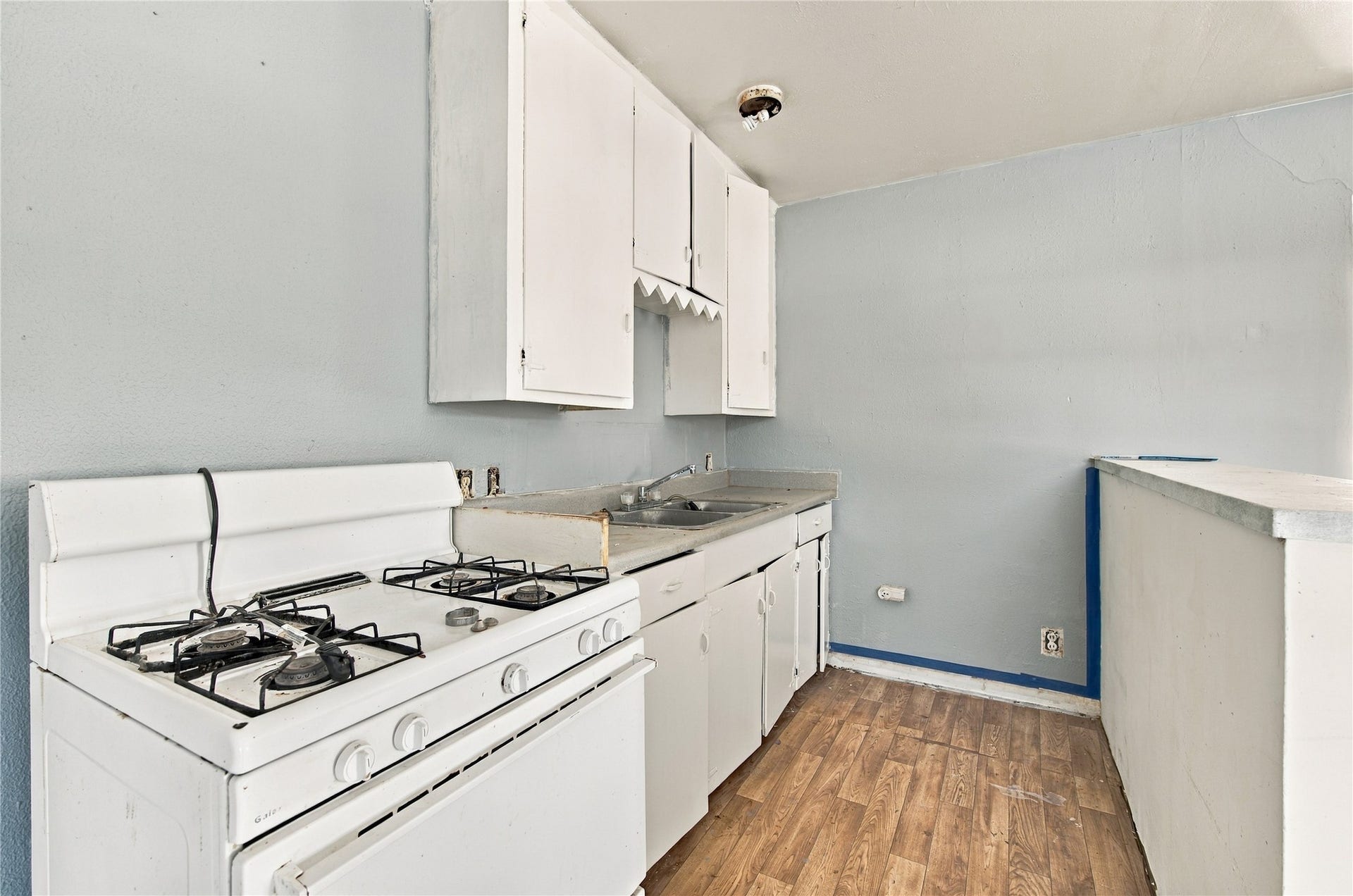 915 Main Street, La Marque, TX 77568 915 Main Street, La Marque, TX 77568