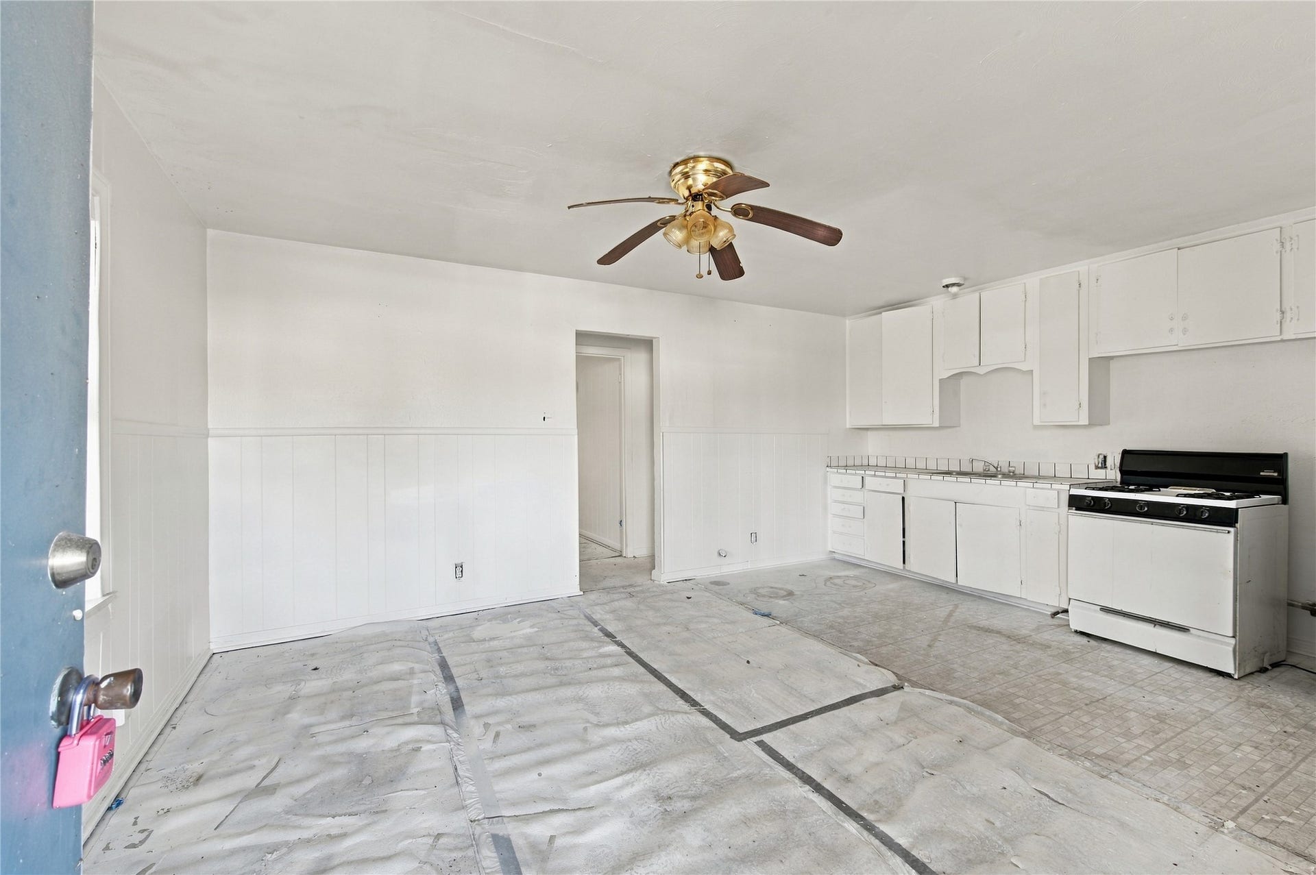 915 Main Street, La Marque, TX 77568 915 Main Street, La Marque, TX 77568