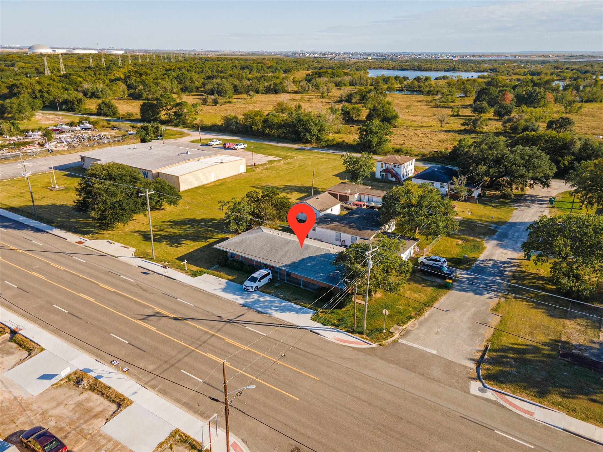 915 Main Street, La Marque, TX 77568 915 Main Street, La Marque, TX 77568