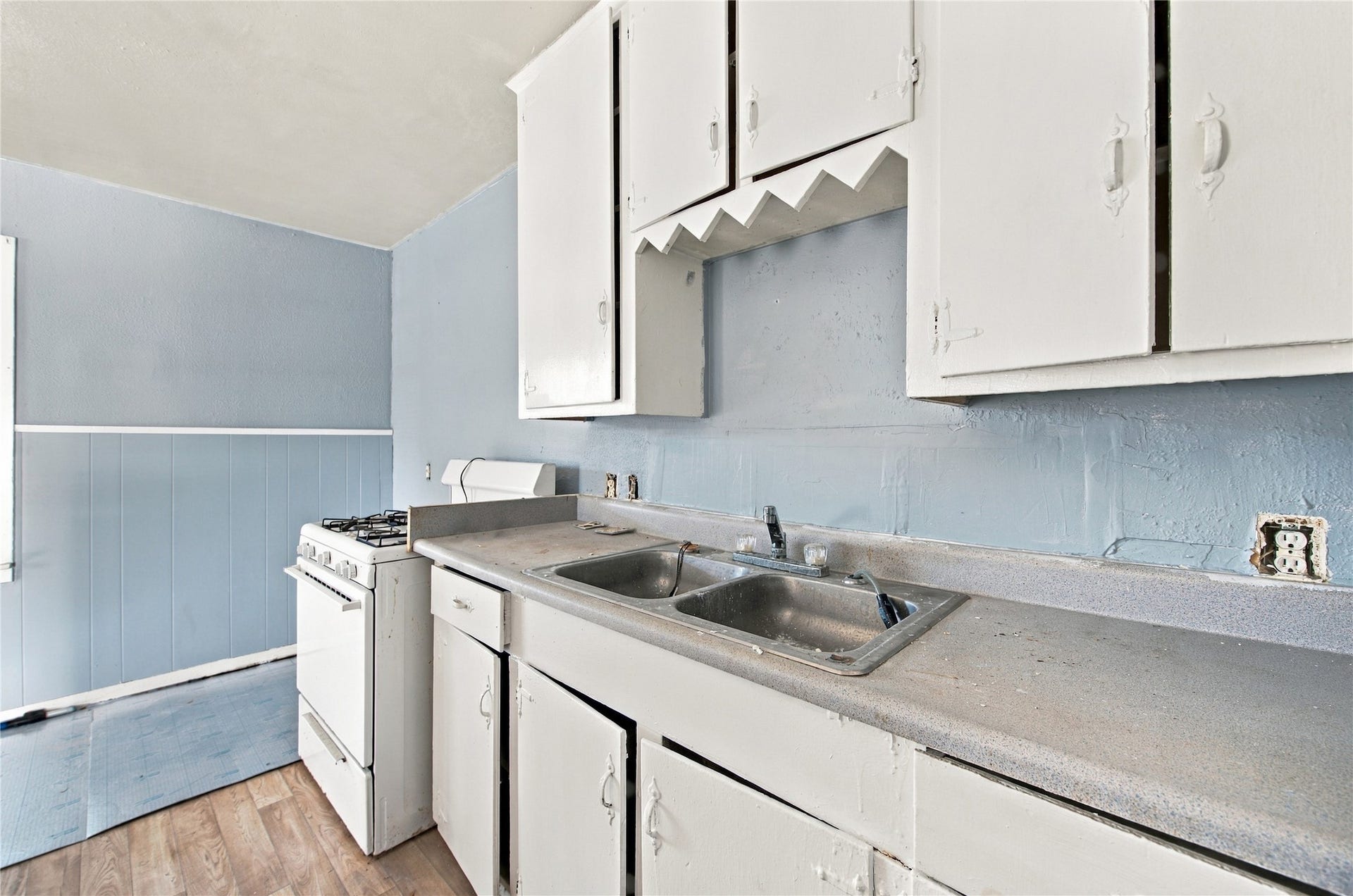915 Main Street, La Marque, TX 77568 915 Main Street, La Marque, TX 77568