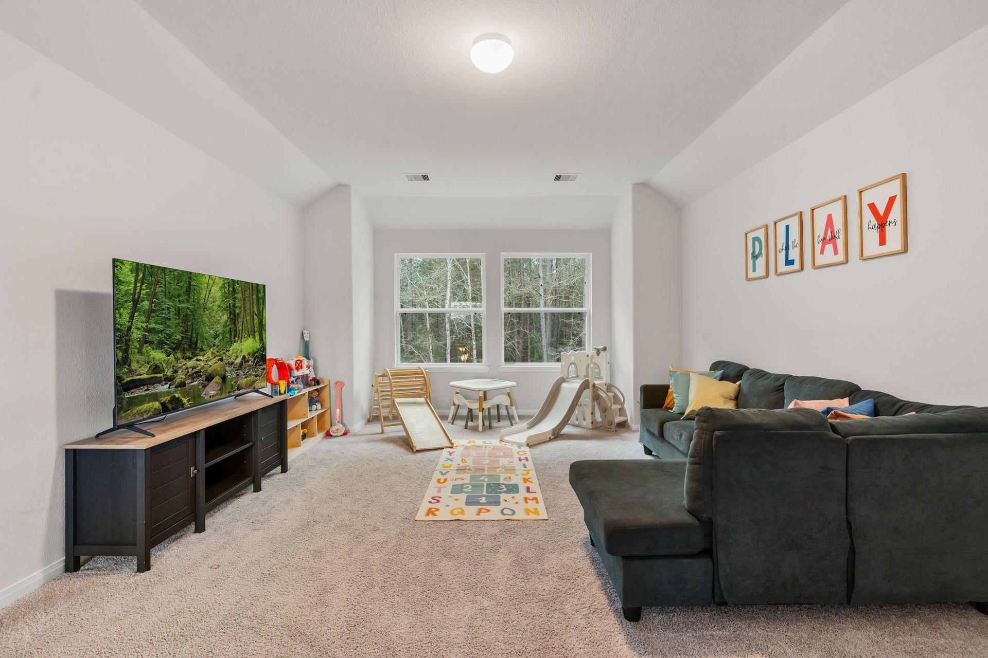 16680 Rockwall Street, Conroe, TX 77303 This upstairs game room offers the prefect spot for your kids to have their own play or entertainment area.