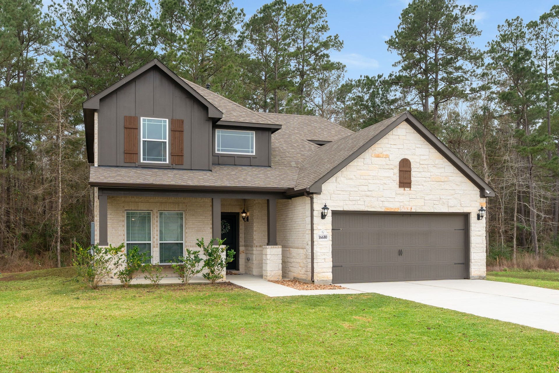 16680 Rockwall Street, Conroe, TX 77303 Welcome to 16680 Rockwall St. Nestled in the back of the neighborhood at the end of a cul-de-sac.