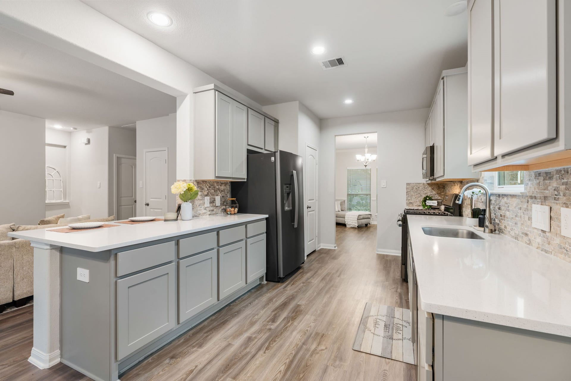 16680 Rockwall Street, Conroe, TX 77303 Kitchen features slate slate appliances, quartz countertops and designer backsplash.