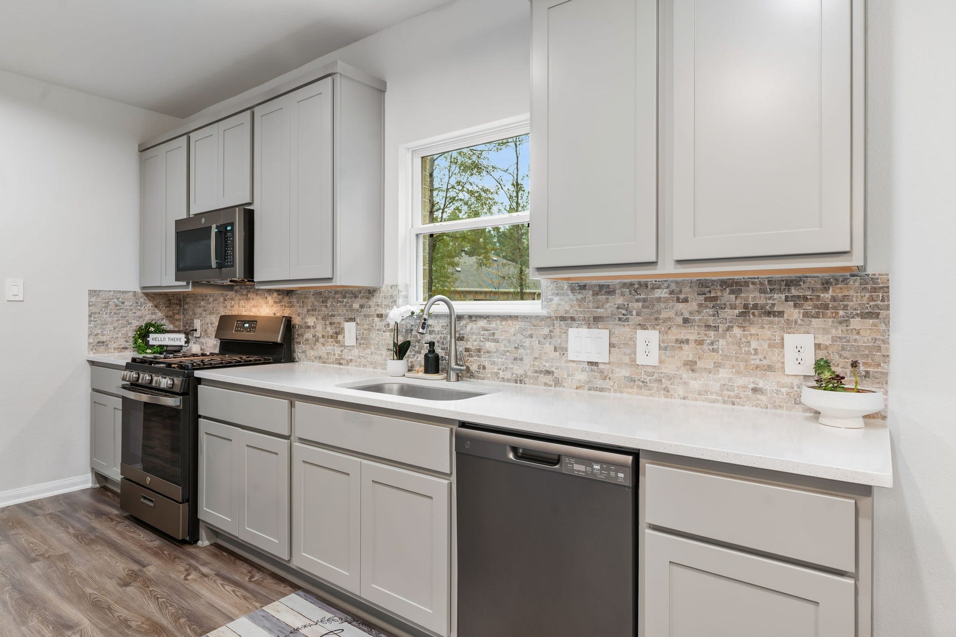 16680 Rockwall Street, Conroe, TX 77303 Upgraded 42" grey cabinets and a view while you do the dishes.