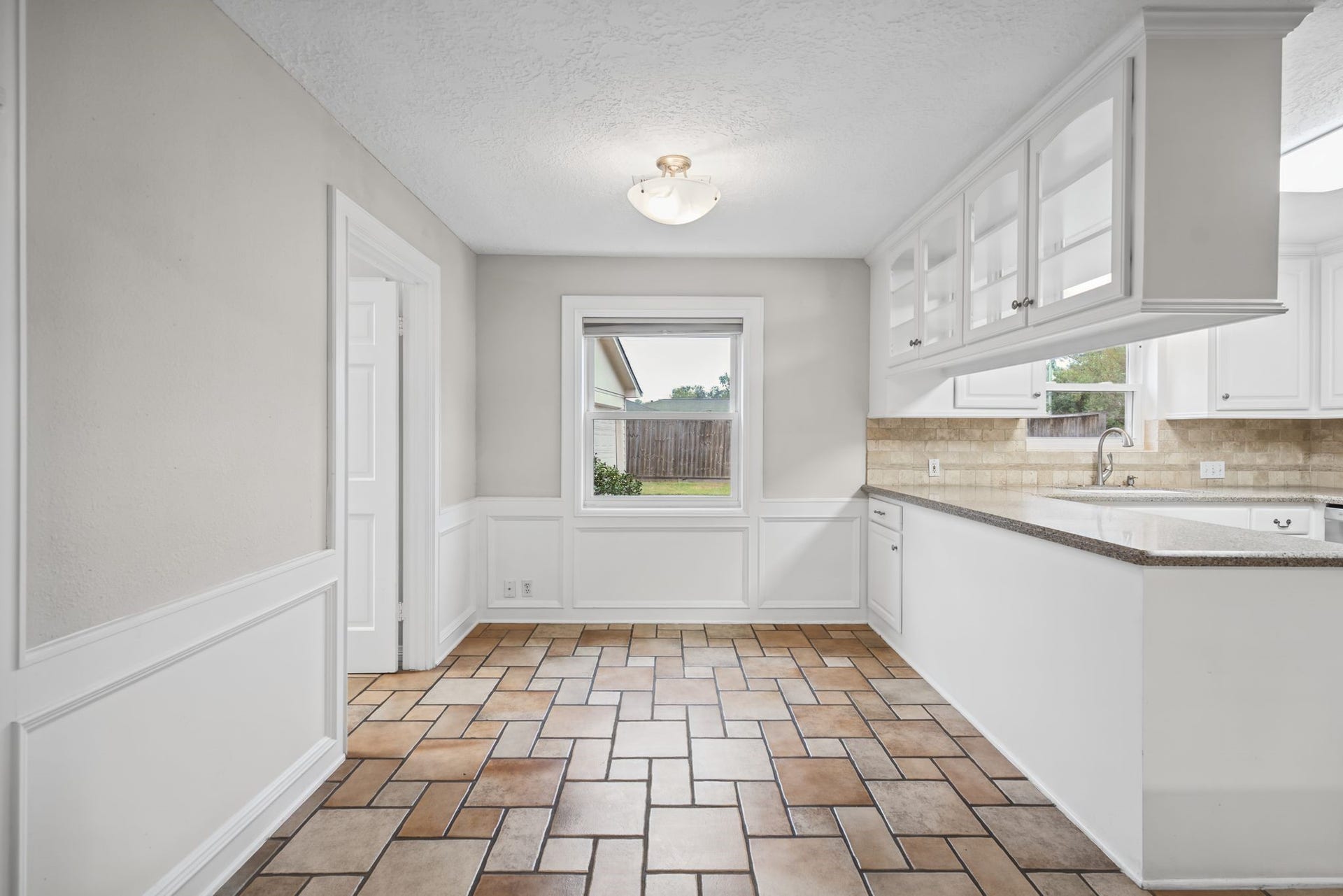 6202 Wynnwood Lane, Houston, TX 77008 Breakfast Space