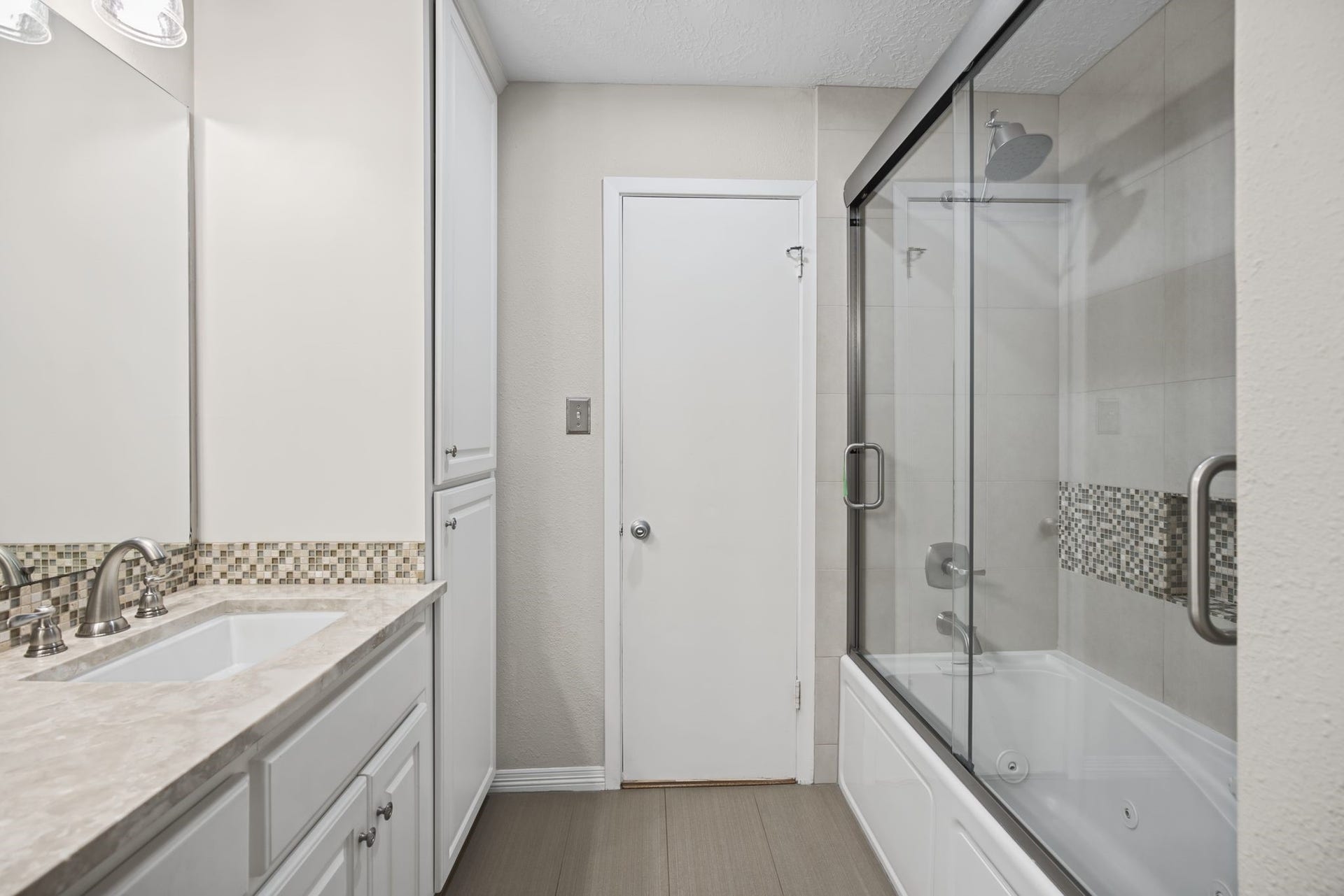 6202 Wynnwood Lane, Houston, TX 77008 Primary Bath