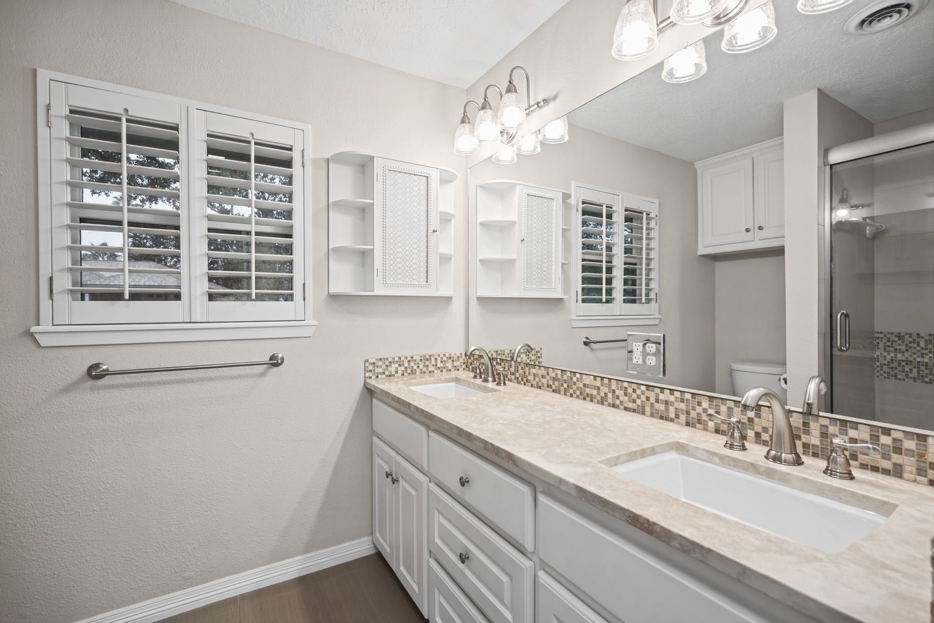 6202 Wynnwood Lane, Houston, TX 77008 Primary Bath