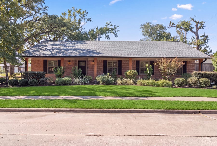Property photo for 6202 Wynnwood Lane, Houston, TX