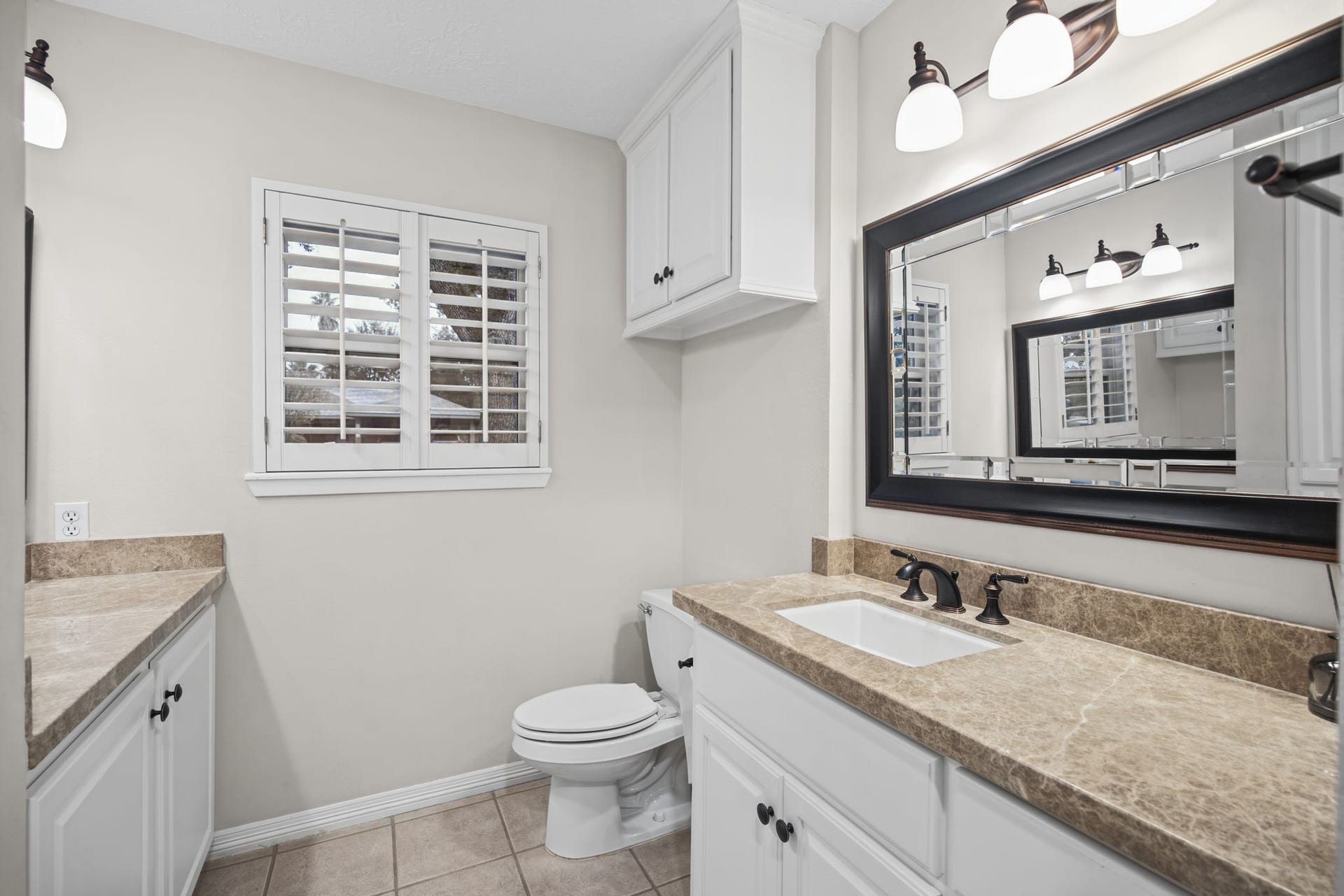 6202 Wynnwood Lane, Houston, TX 77008 Secondary Bath