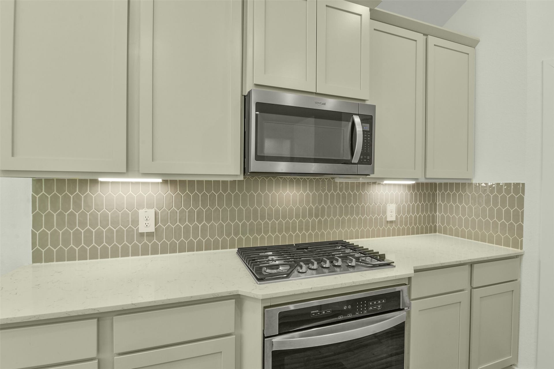 14322 Winema View Lane, Conroe, TX 77384 Gas range.