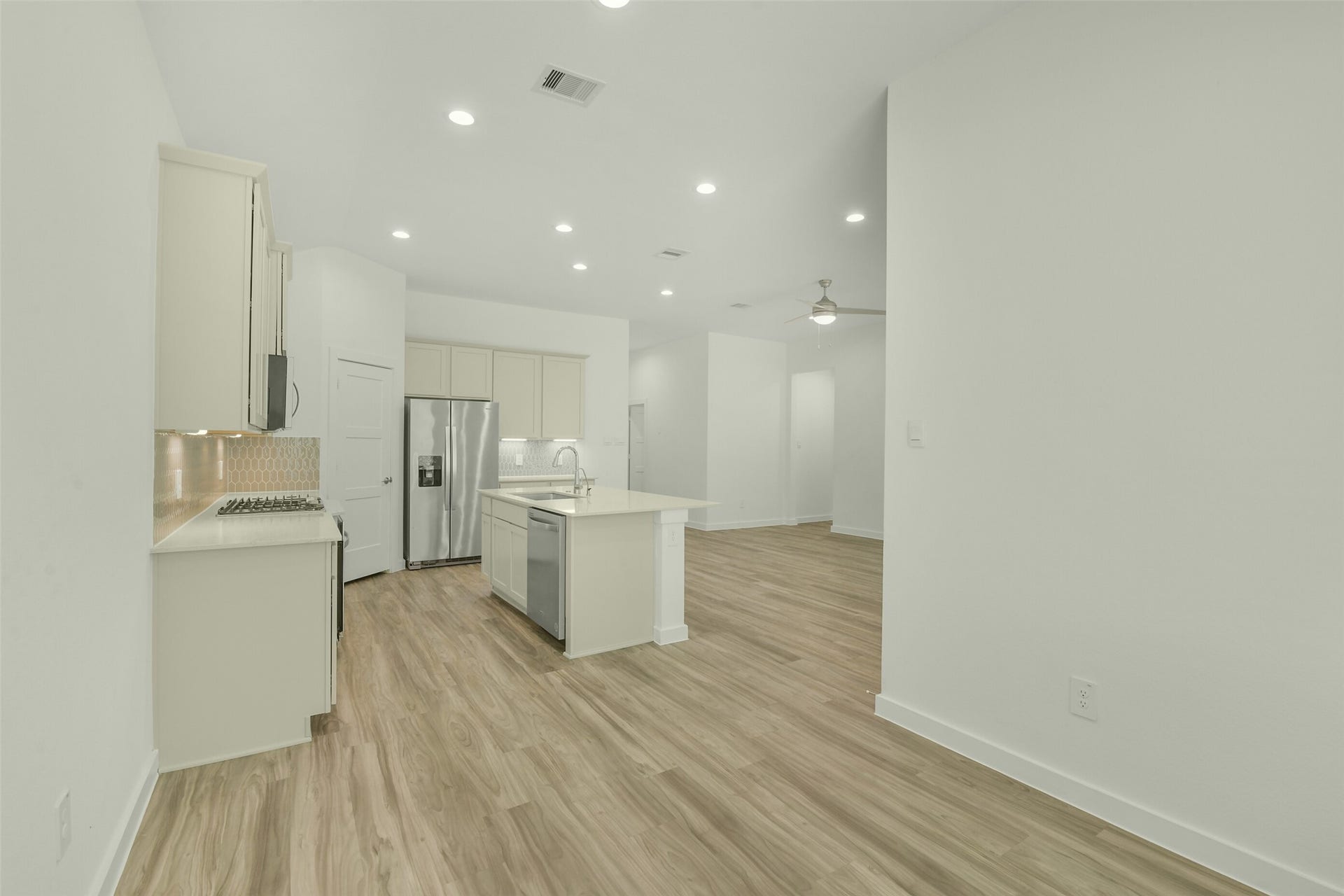 14322 Winema View Lane, Conroe, TX 77384 Nice breakfast/dining area.