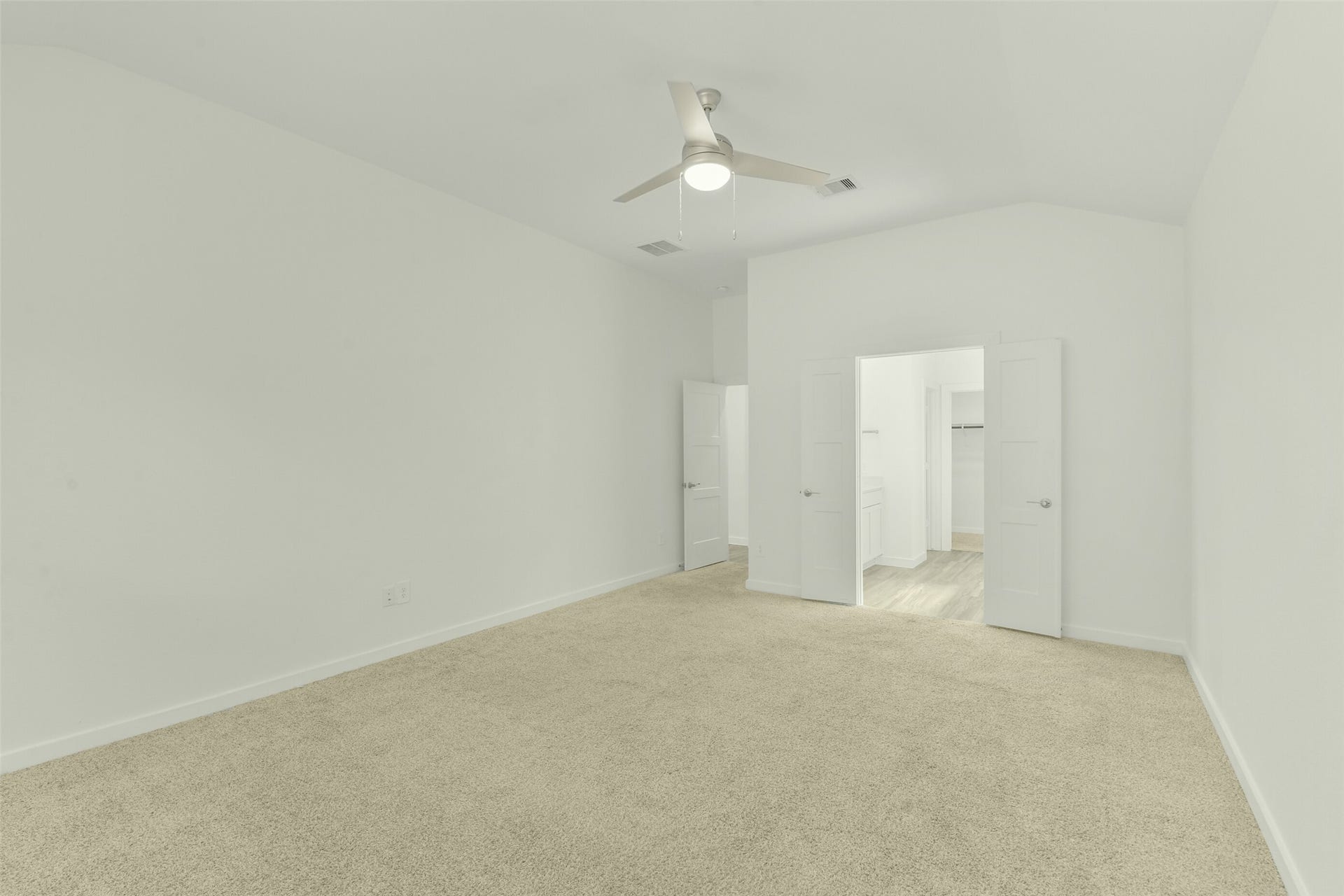 14322 Winema View Lane, Conroe, TX 77384 Huge primary bedroom.