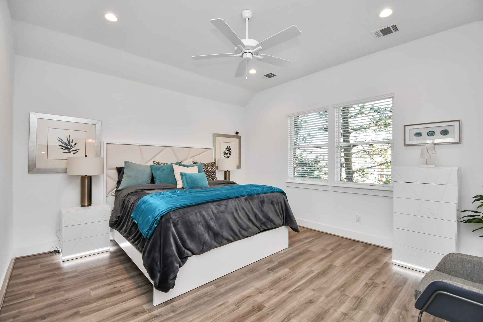 9006 Laverne Laurel Lane, Houston, TX 77080 Model Home Photos - Primary bedroom